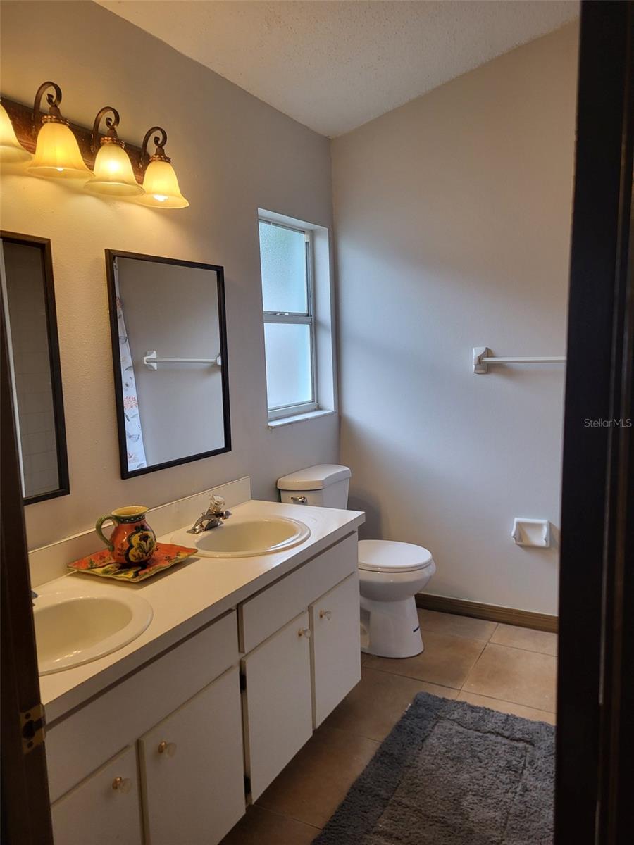 Image 19 of 27 For 8718 Fort Shea Avenue