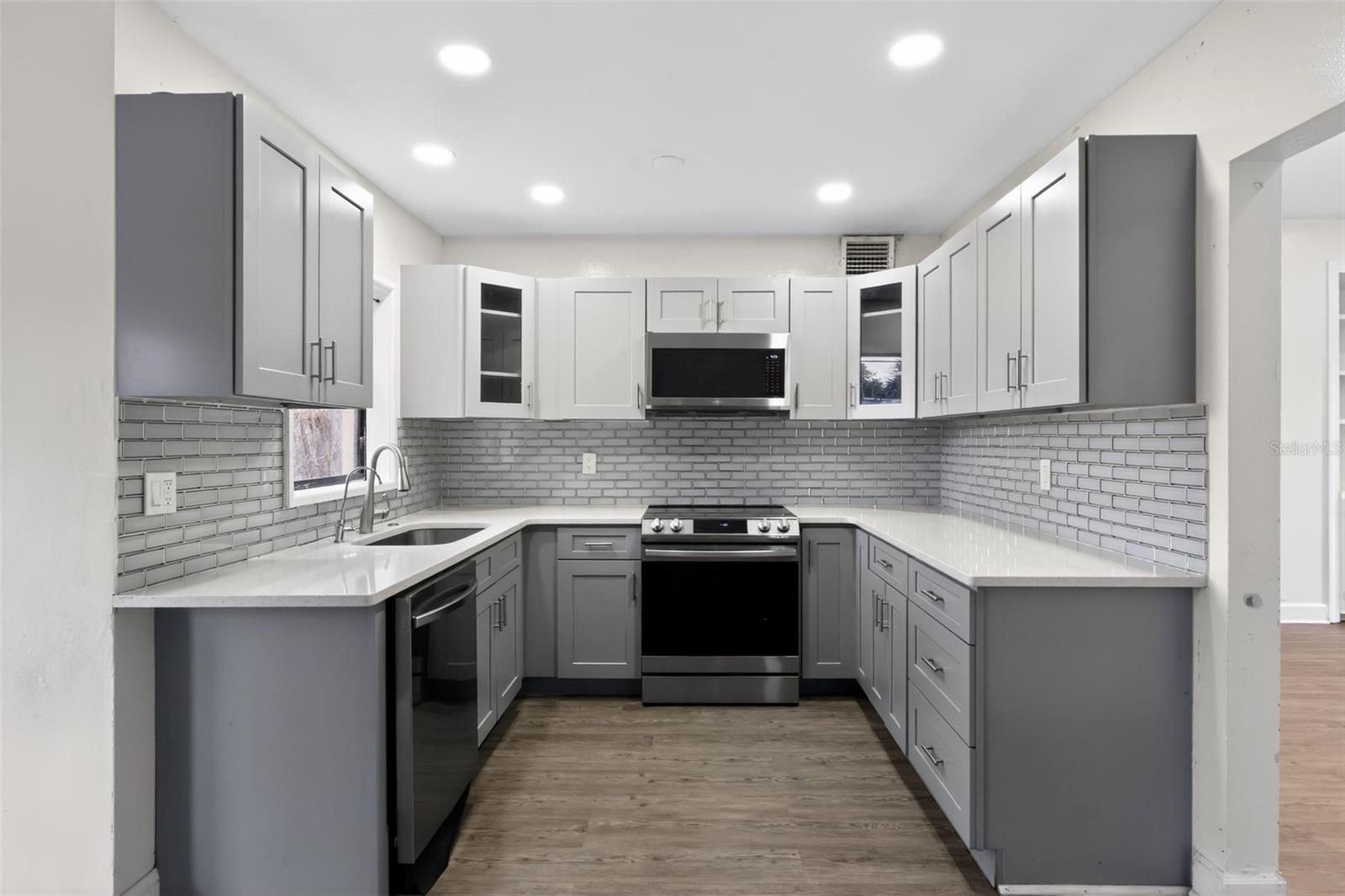 Image 12 of 21 For 6020 Harwood Avenue