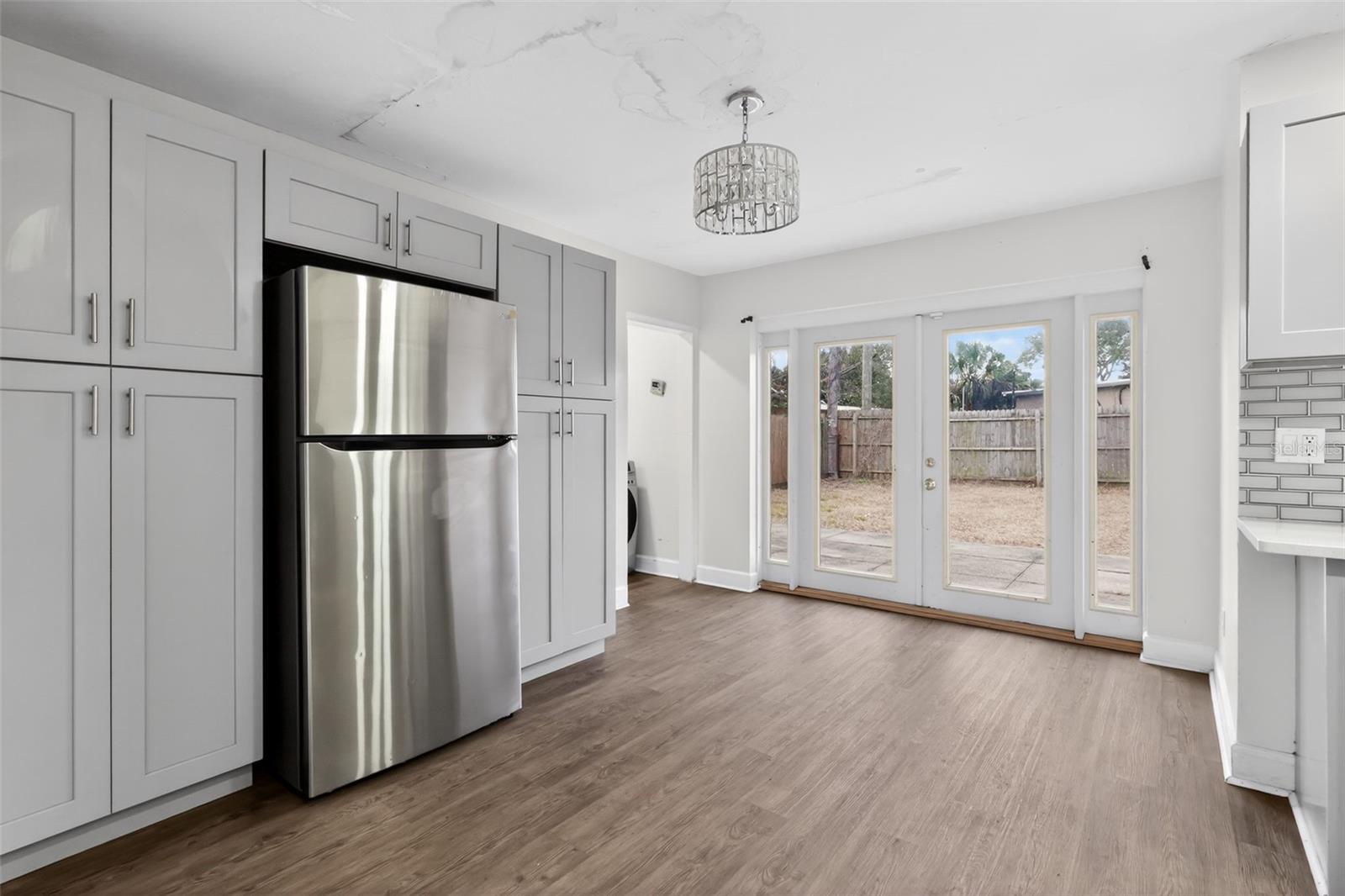 Image 3 of 21 For 6020 Harwood Avenue