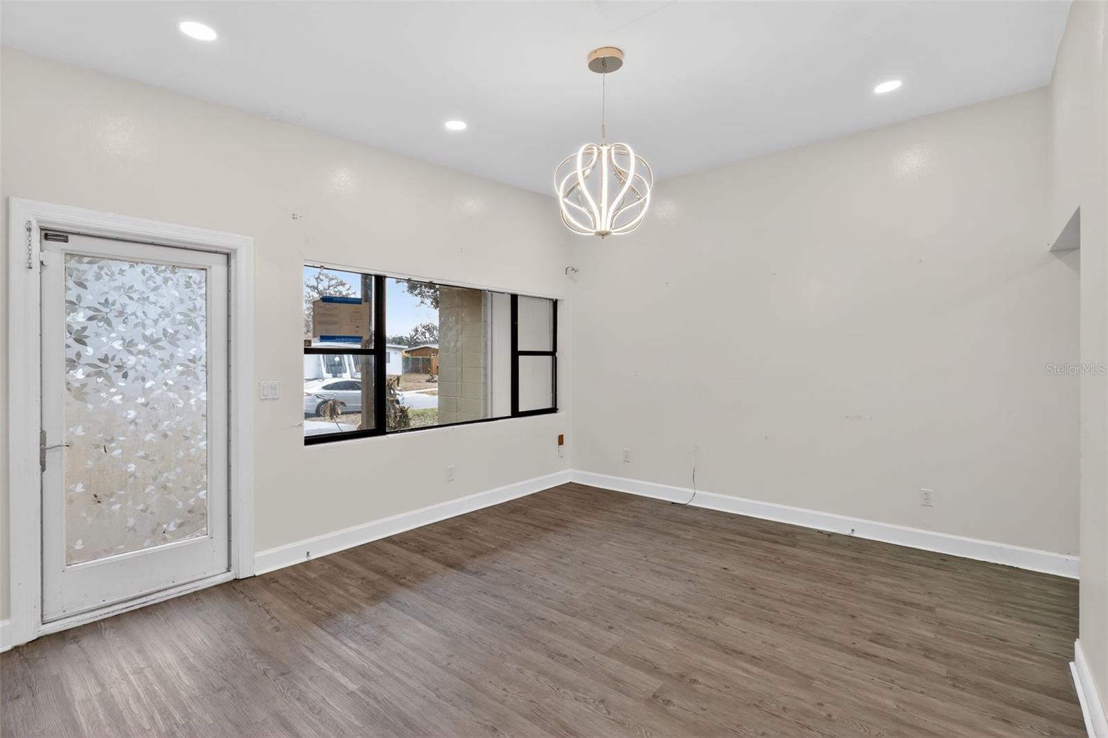 Image 4 of 21 For 6020 Harwood Avenue