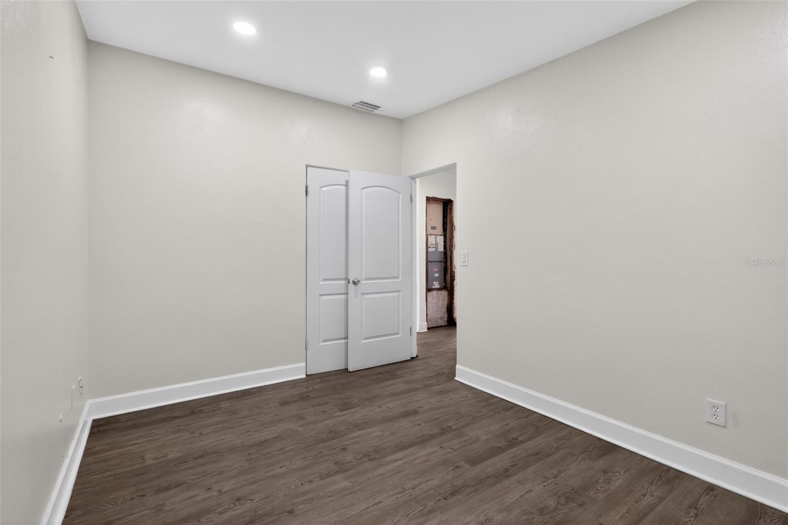 Image 6 of 21 For 6020 Harwood Avenue