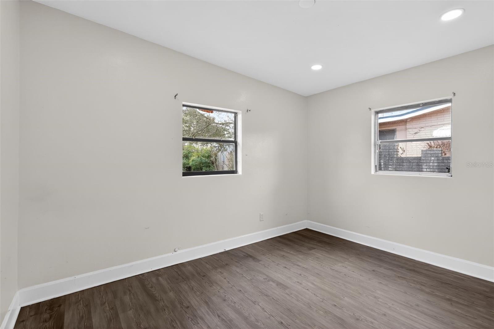 Image 7 of 21 For 6020 Harwood Avenue