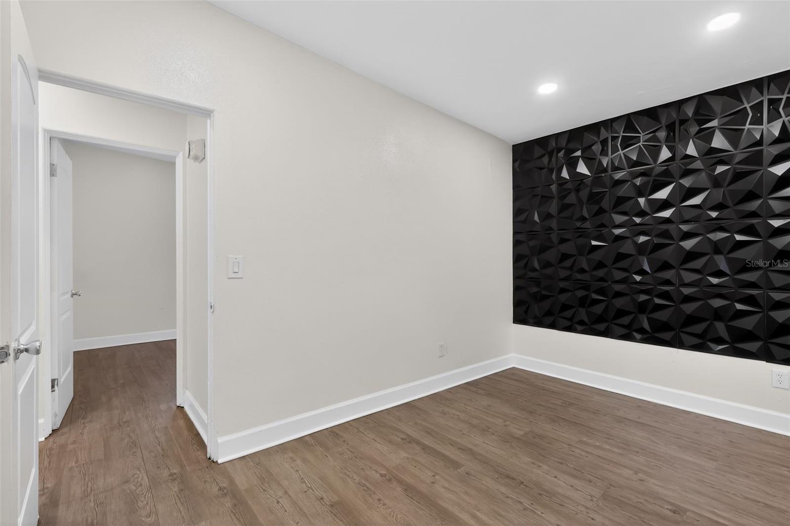 Image 8 of 21 For 6020 Harwood Avenue