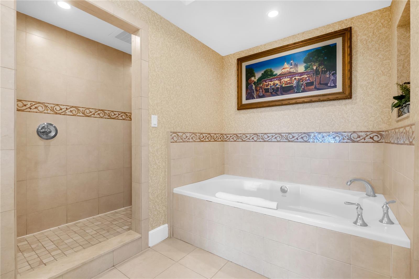 Image 18 of 47 For 7593 Gathering Drive 803