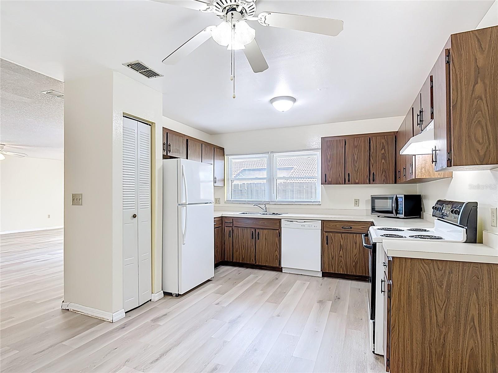 Image 11 of 32 For 467 Hunter Circle