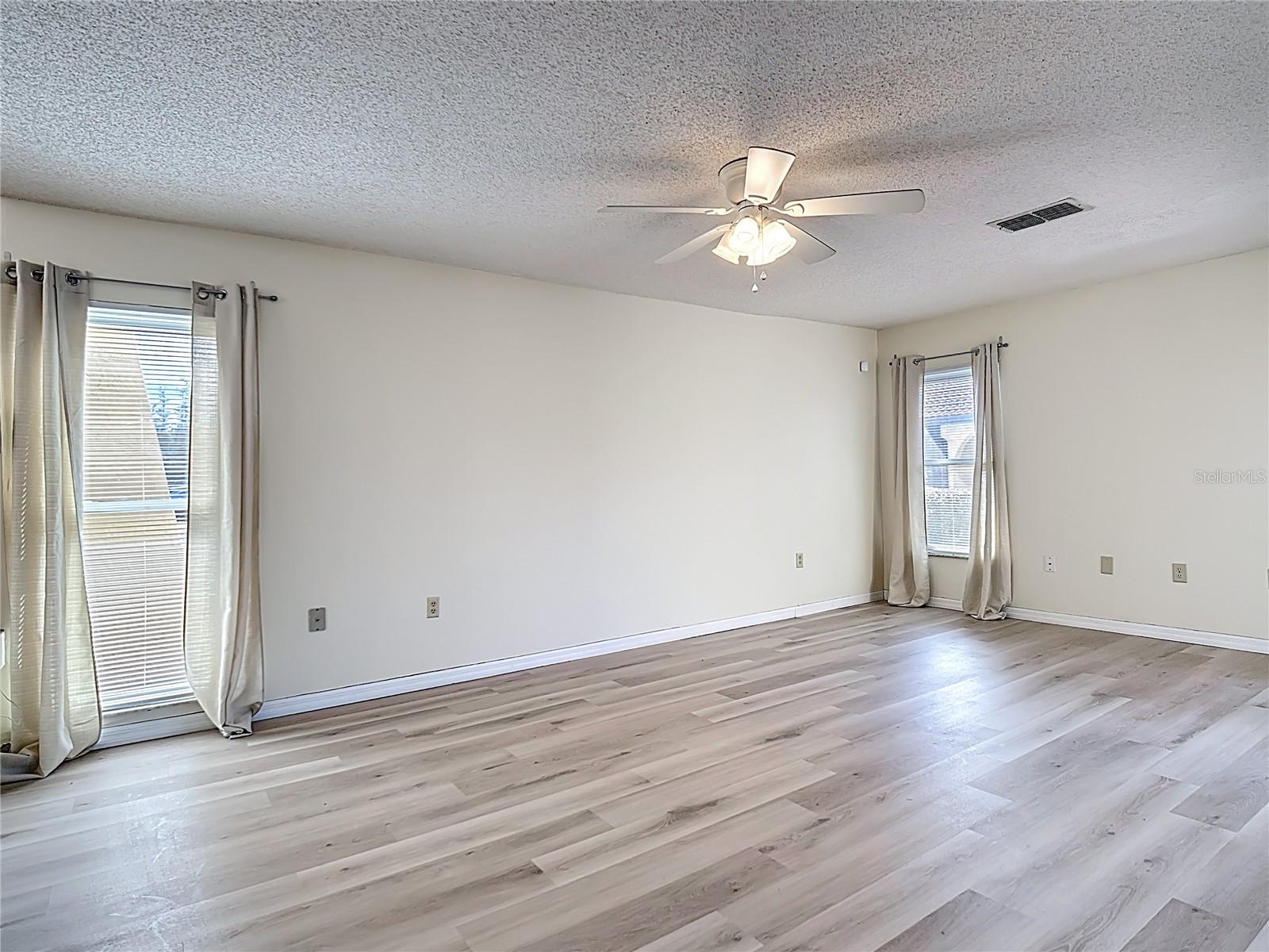 Image 8 of 32 For 467 Hunter Circle