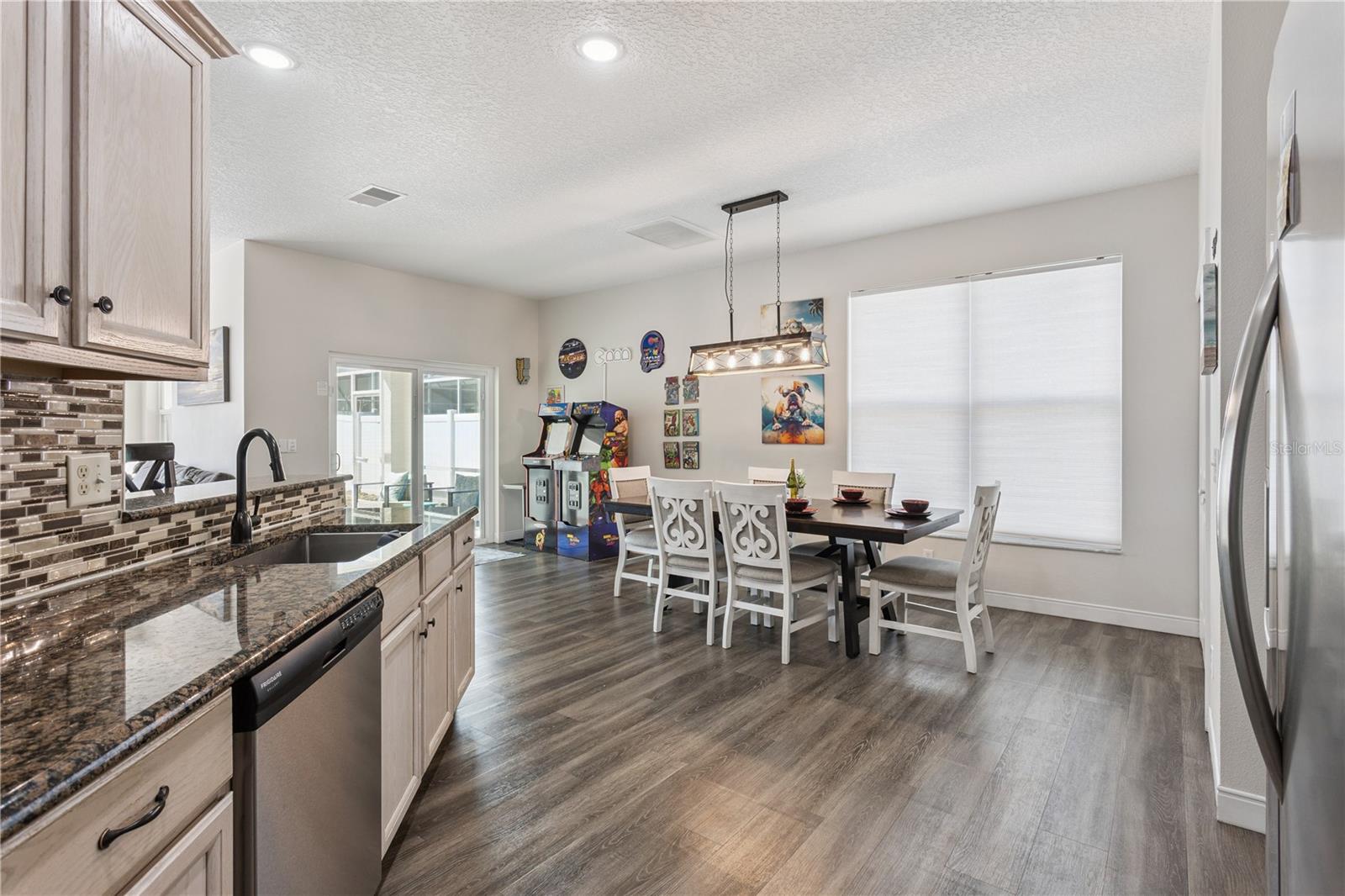 Image 10 of 33 For 511 Jaybee Avenue