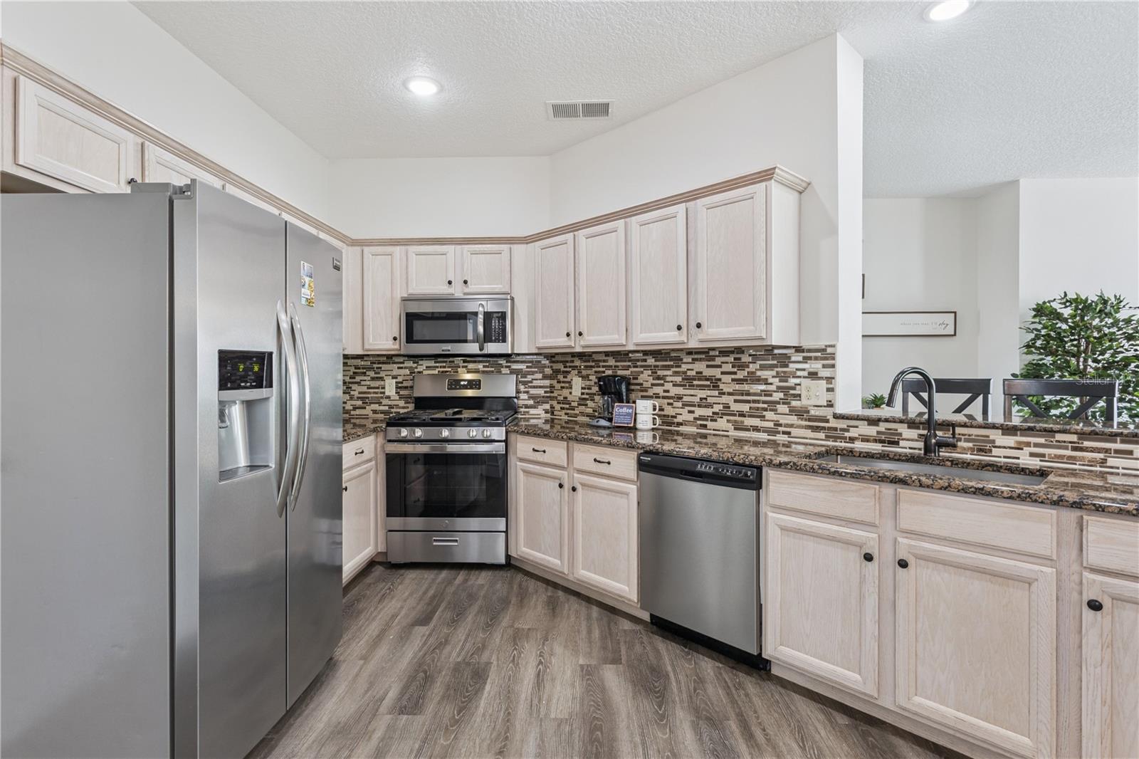 Image 12 of 33 For 511 Jaybee Avenue