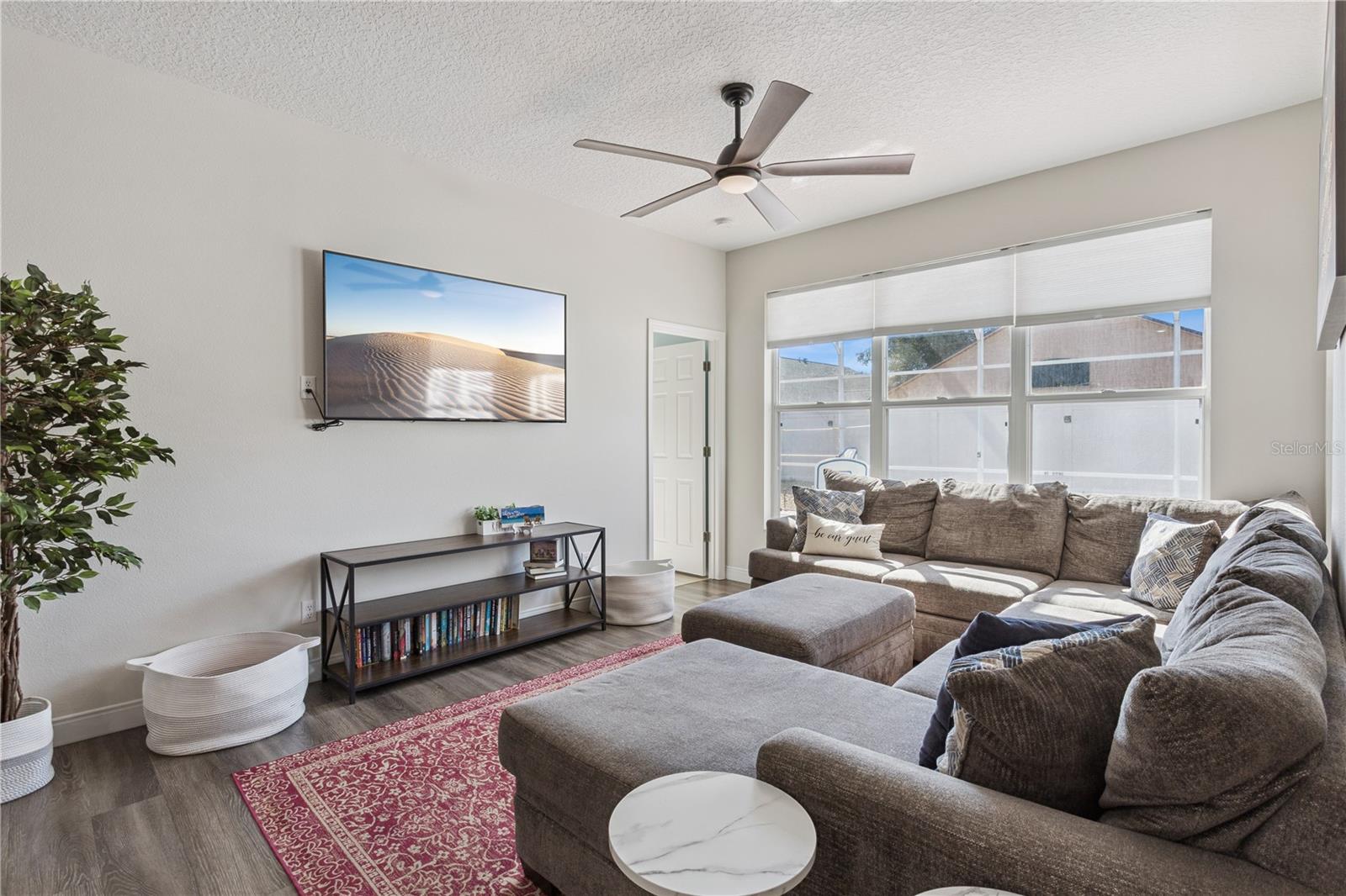 Image 4 of 33 For 511 Jaybee Avenue