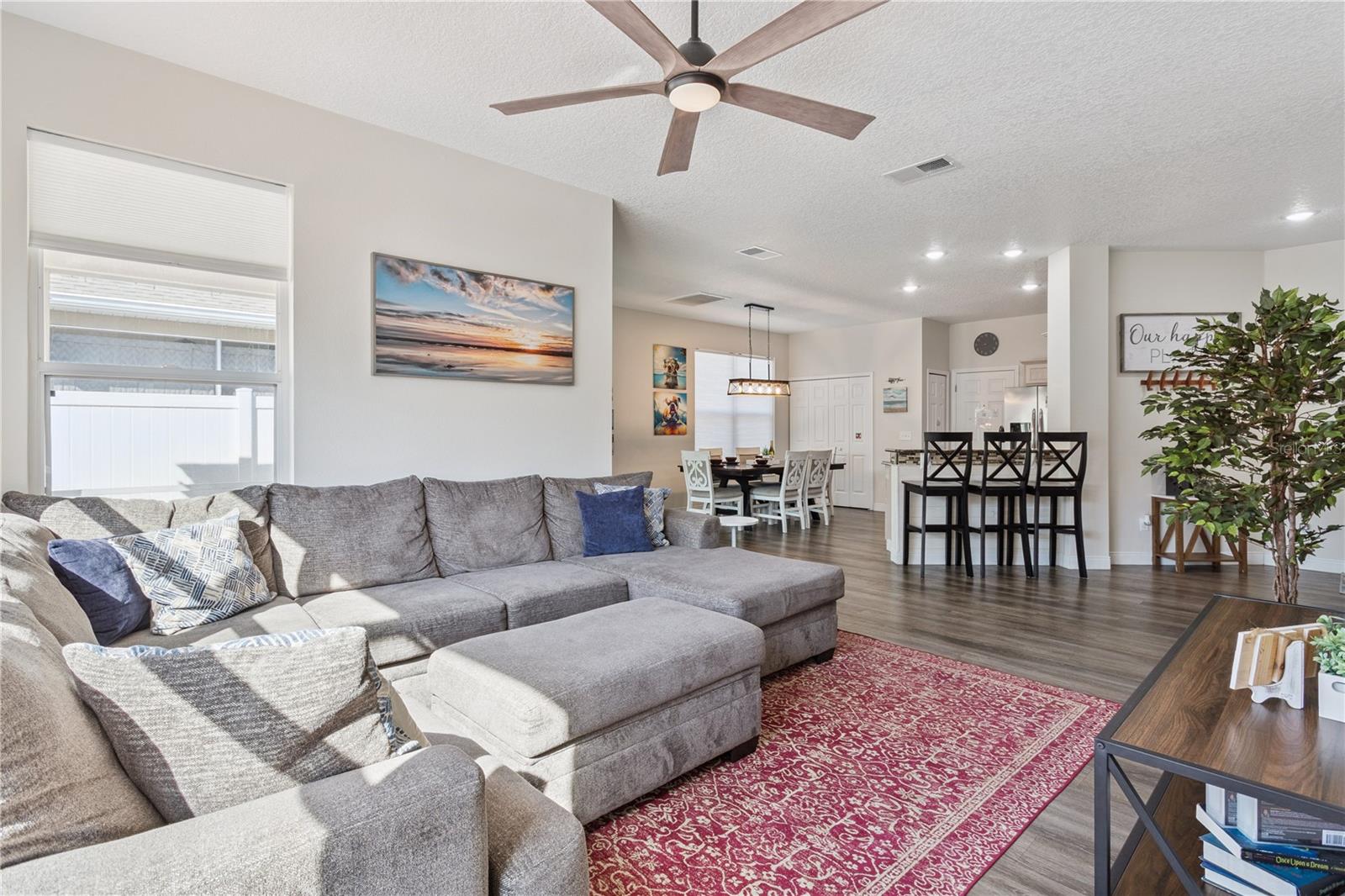 Image 6 of 33 For 511 Jaybee Avenue