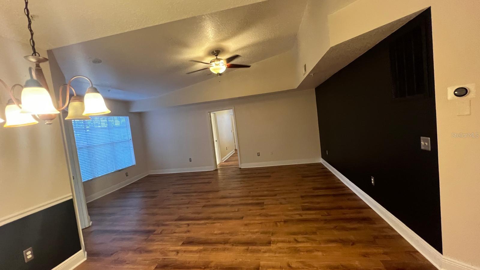 Image 4 of 28 For 5554 Metrowest Boulevard 4-310