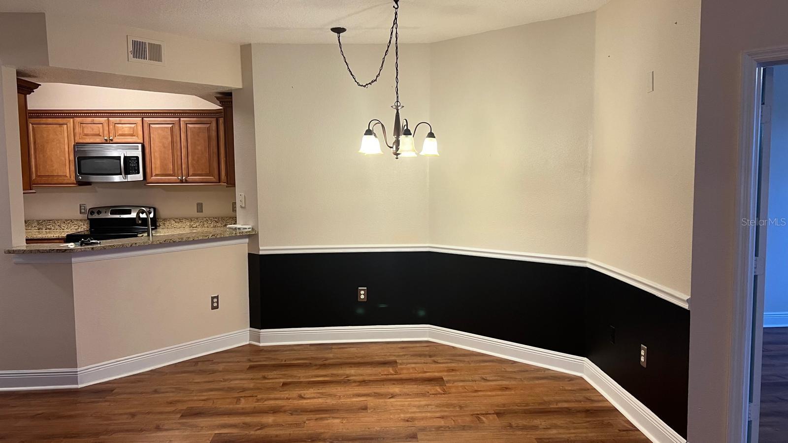 Image 5 of 28 For 5554 Metrowest Boulevard 4-310