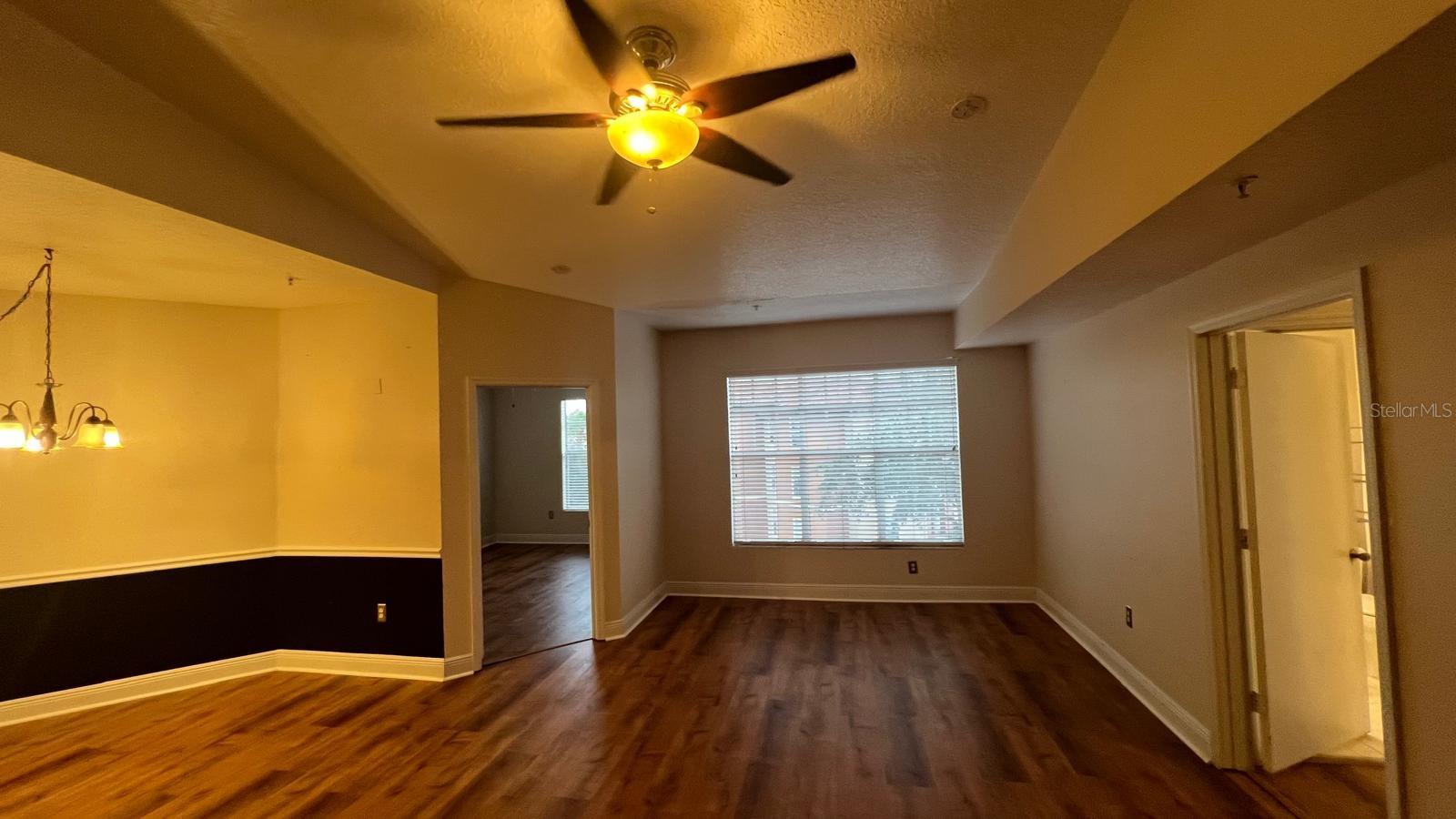 Image 8 of 28 For 5554 Metrowest Boulevard 4-310