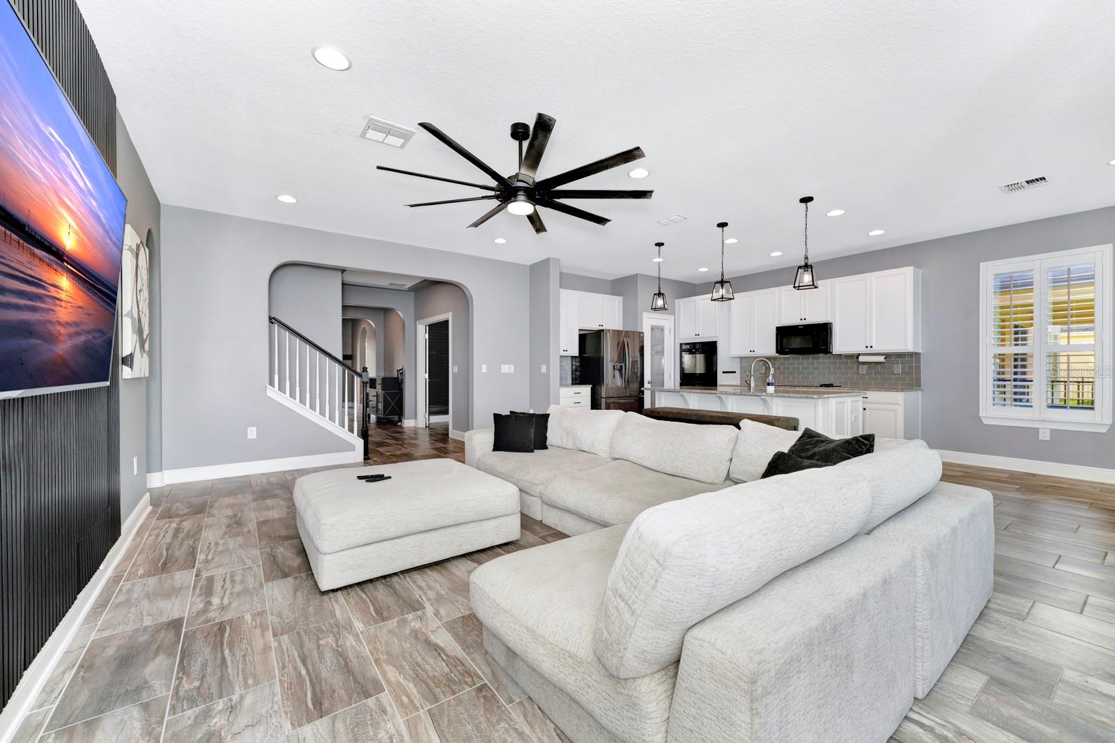 Image 13 of 38 For 915 Fountain Coin Loop