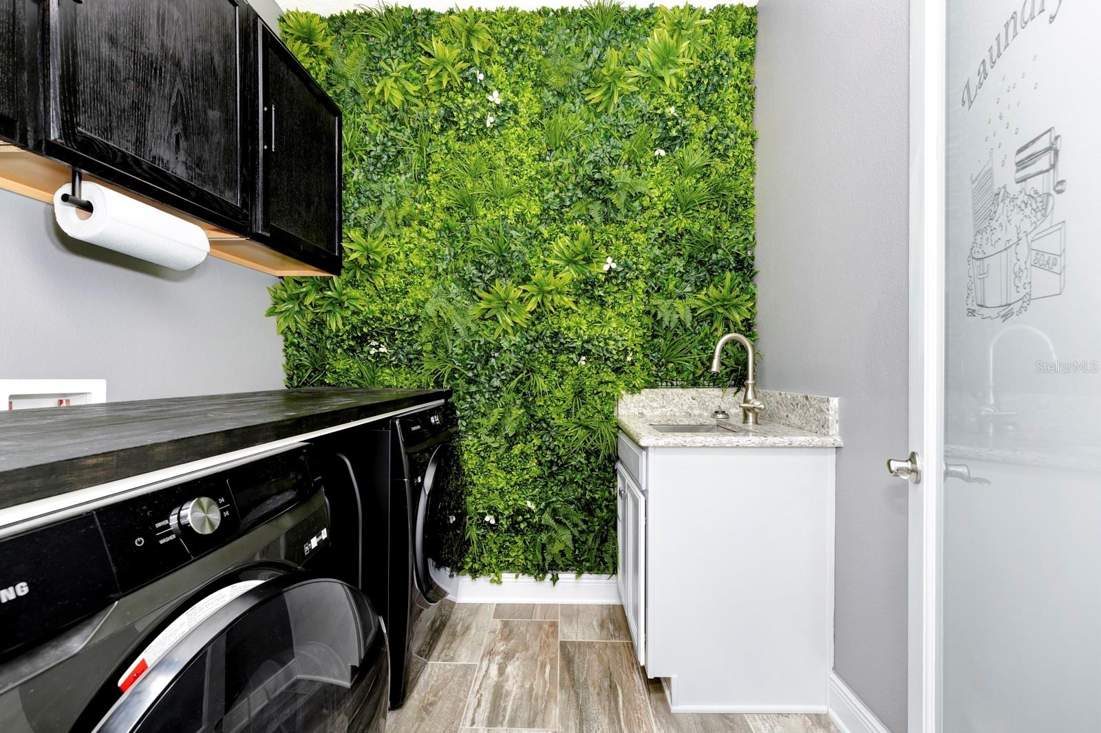 Image 28 of 38 For 915 Fountain Coin Loop