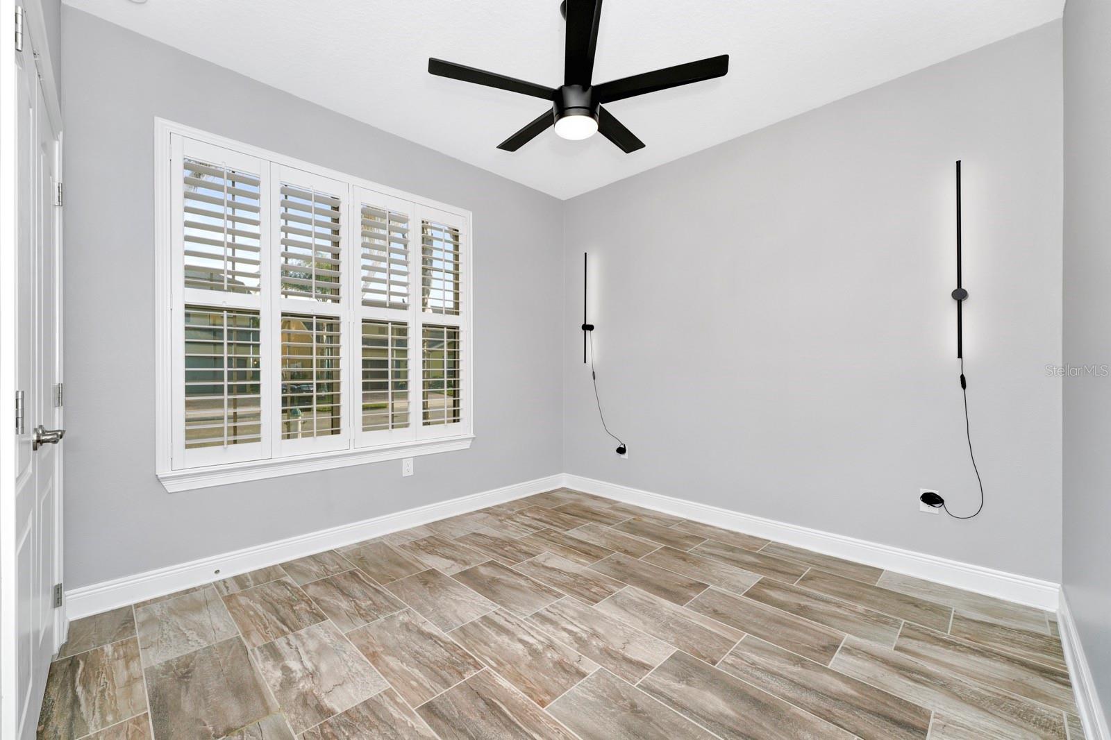 Image 31 of 38 For 915 Fountain Coin Loop