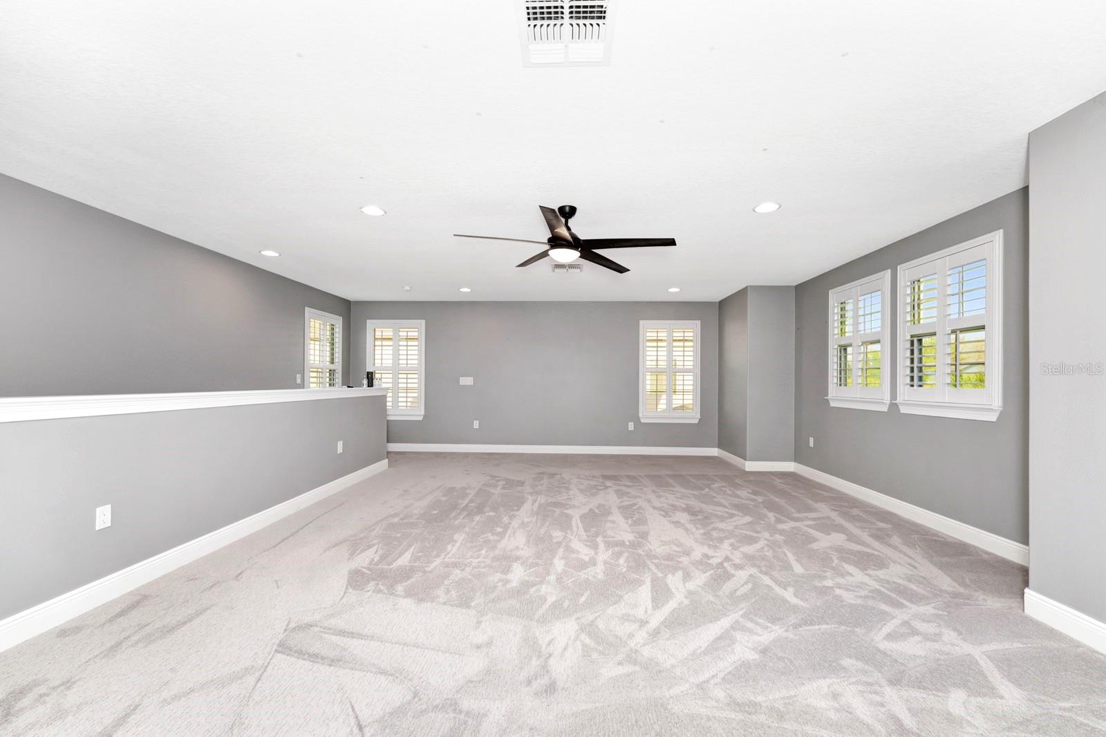 Image 32 of 38 For 915 Fountain Coin Loop