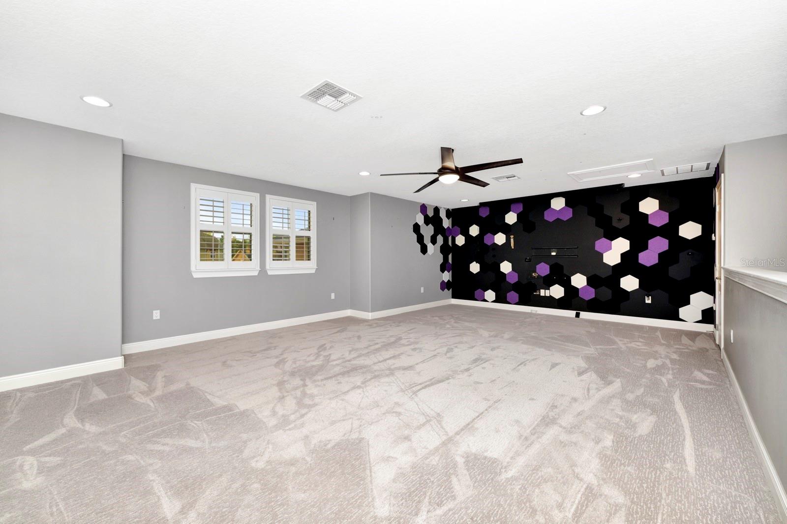 Image 33 of 38 For 915 Fountain Coin Loop