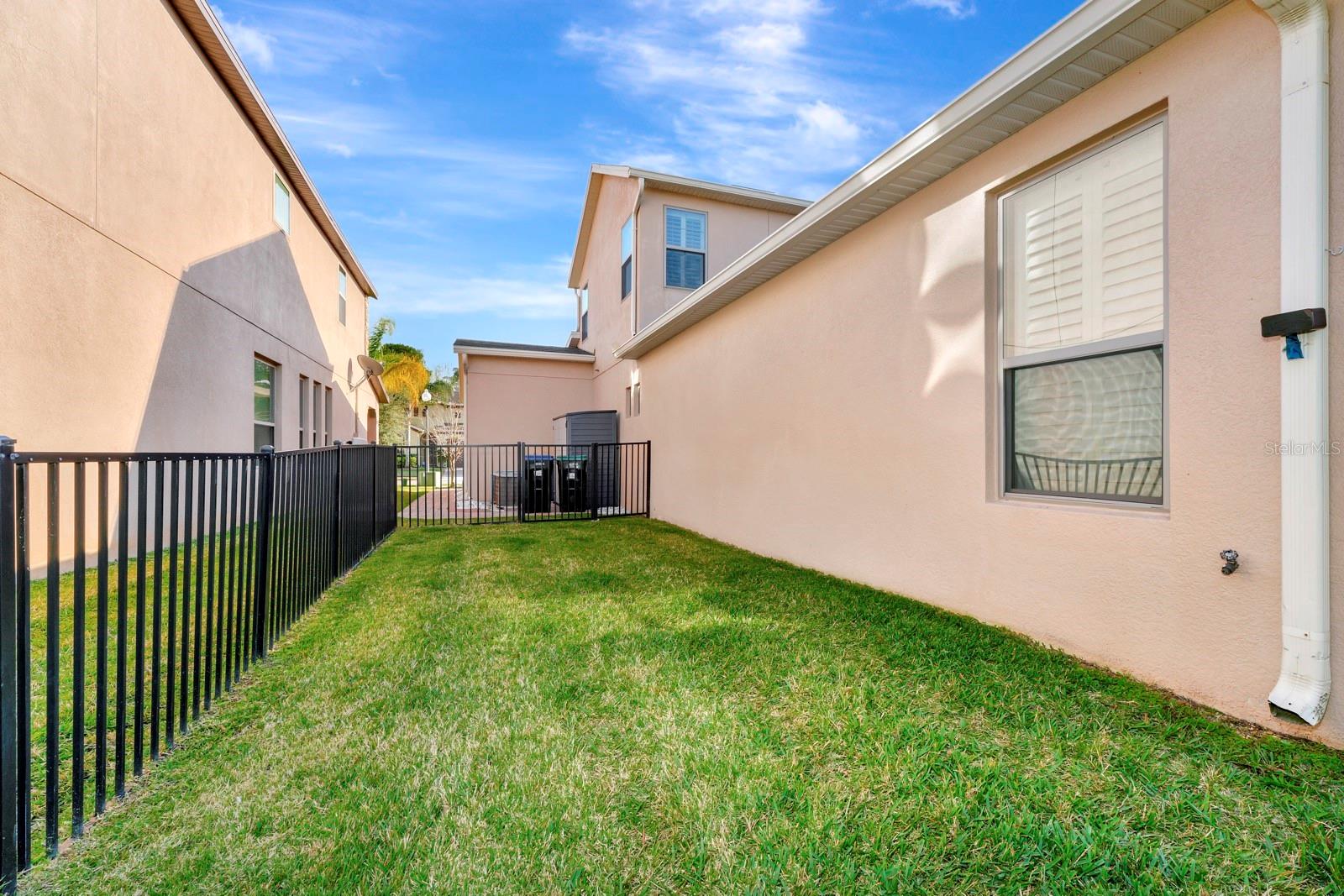 Image 9 of 38 For 915 Fountain Coin Loop