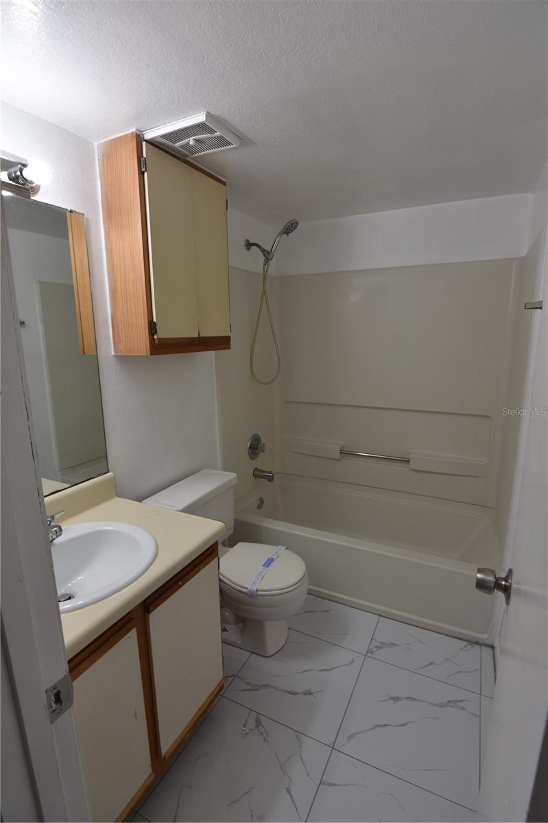 Image 11 of 19 For 637 Buoy Lane 303