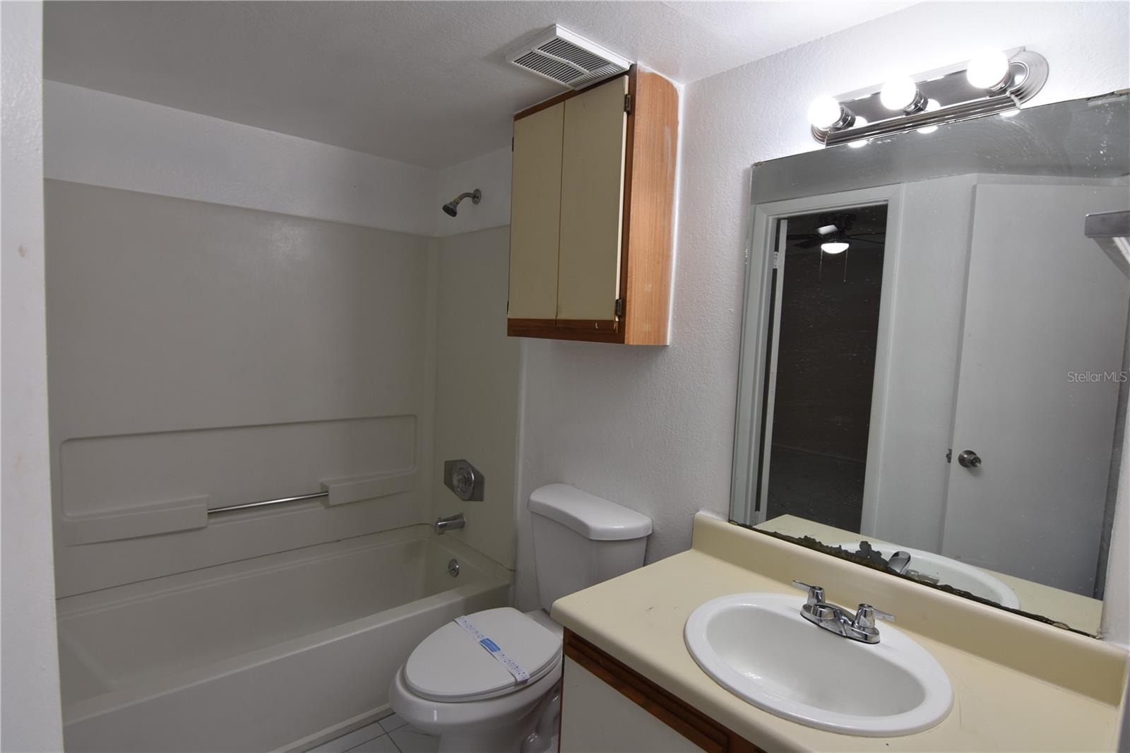 Image 13 of 19 For 637 Buoy Lane 303