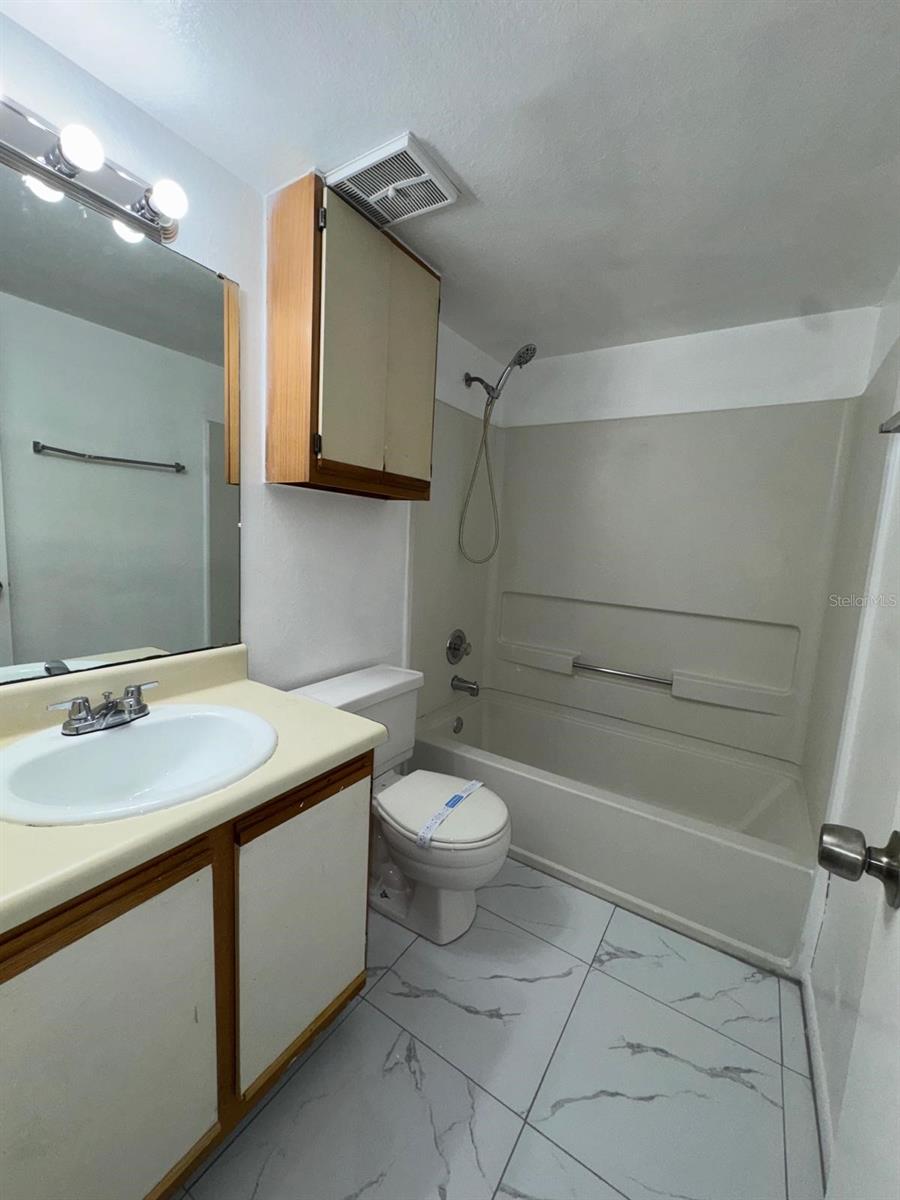 Image 14 of 19 For 637 Buoy Lane 303