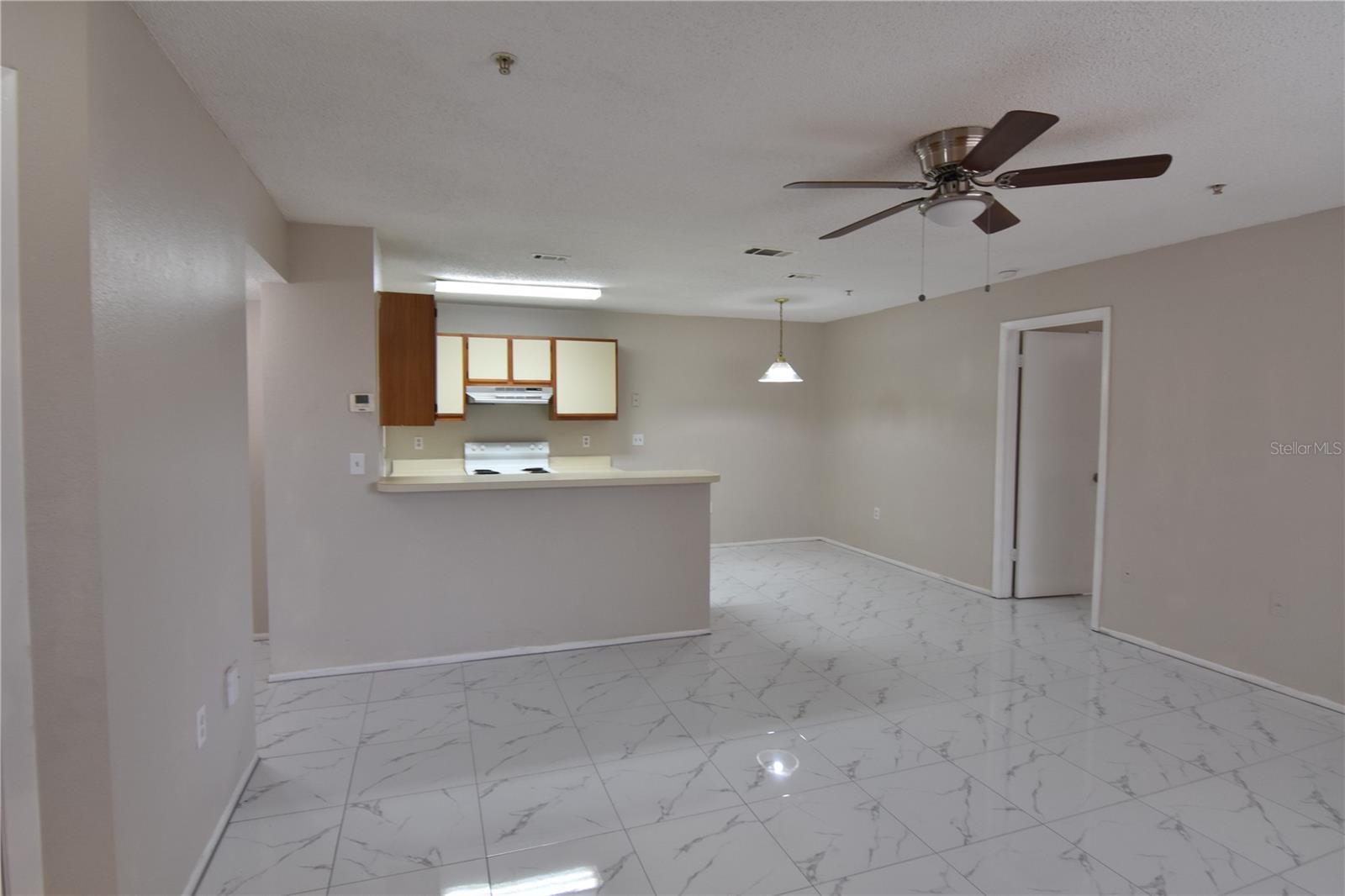 Image 3 of 19 For 637 Buoy Lane 303