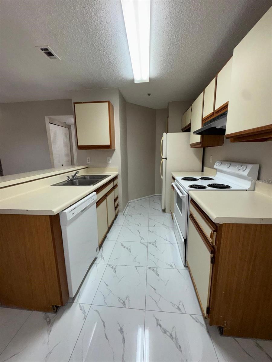 Image 6 of 19 For 637 Buoy Lane 303