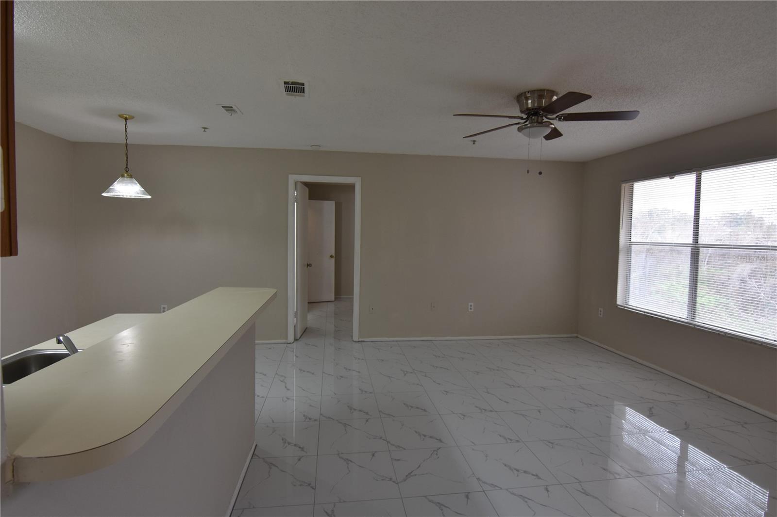 Image 7 of 19 For 637 Buoy Lane 303