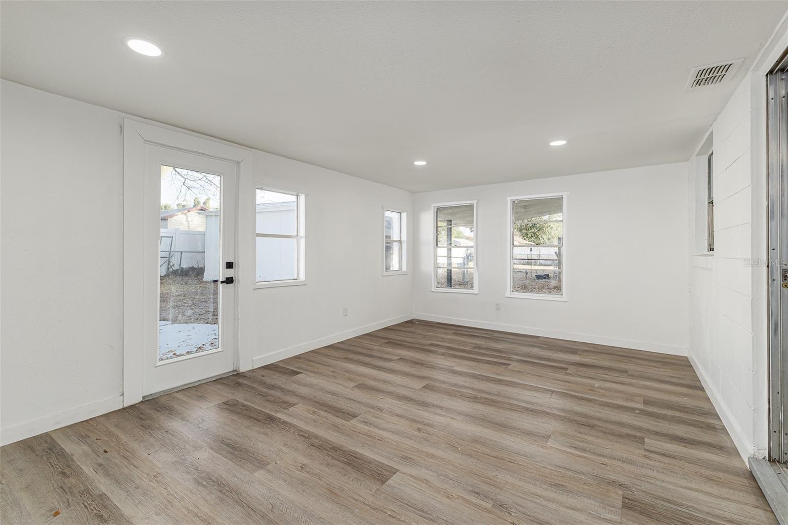 Image 13 of 28 For 661 Duncan Circle E