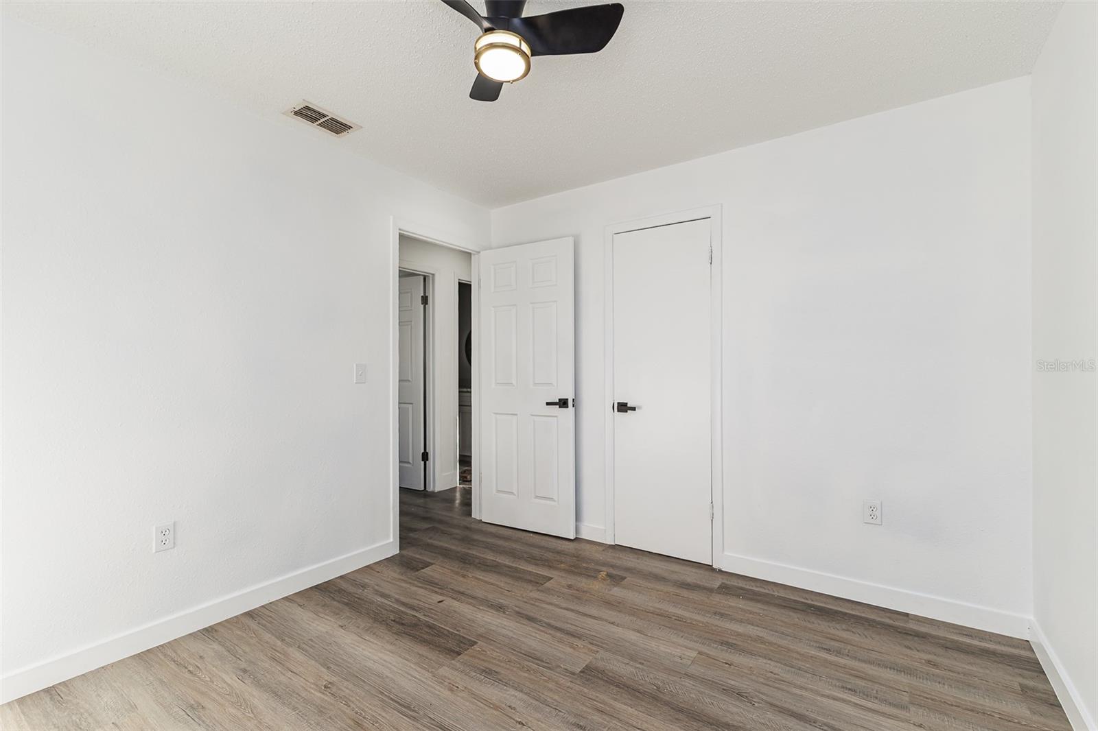 Image 20 of 28 For 661 Duncan Circle E