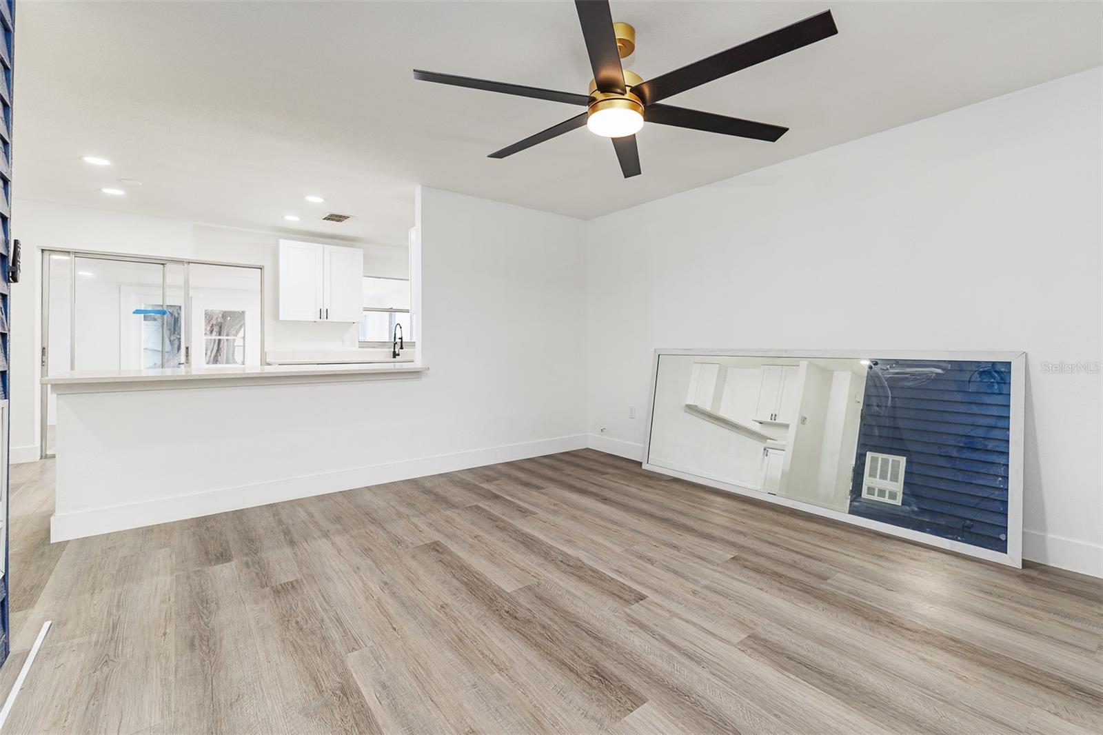 Image 4 of 28 For 661 Duncan Circle E