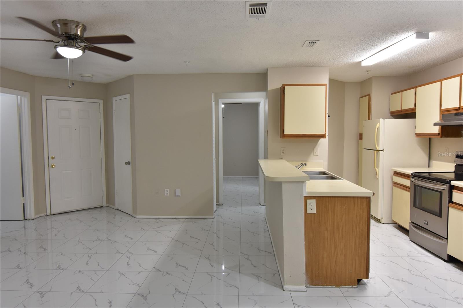 Image 11 of 17 For 956 Salt Pond Place 303