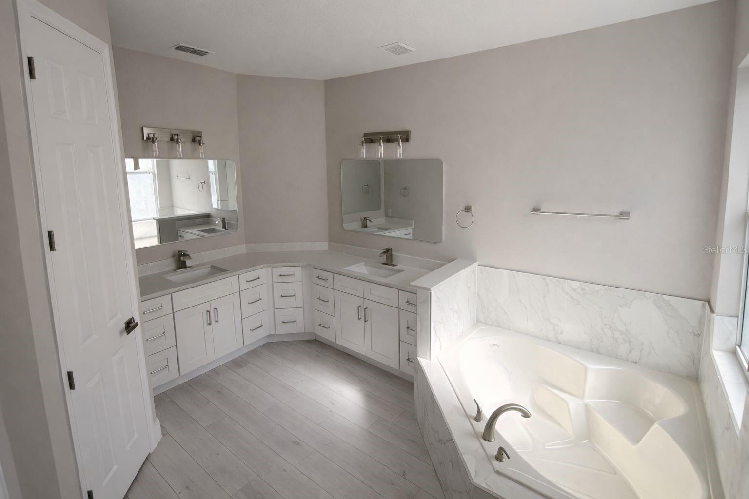 Image 11 of 20 For 3504 Valleyview Drive