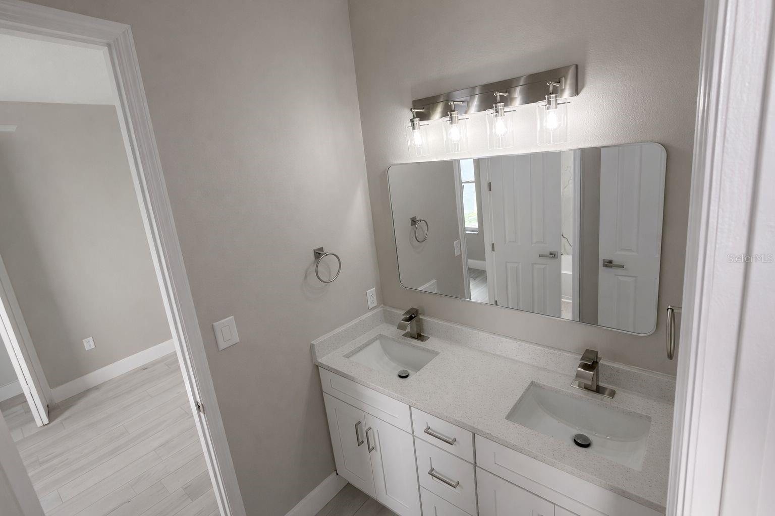 Image 13 of 20 For 3504 Valleyview Drive