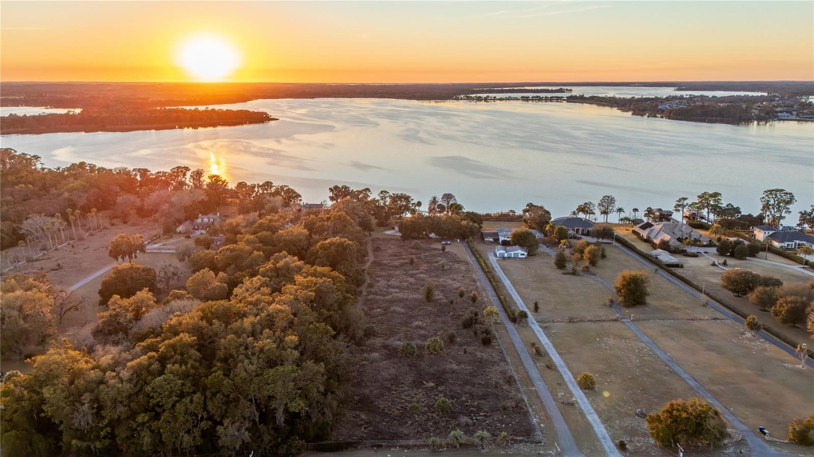 Listing photo id 8 for 6136 Dora Drive