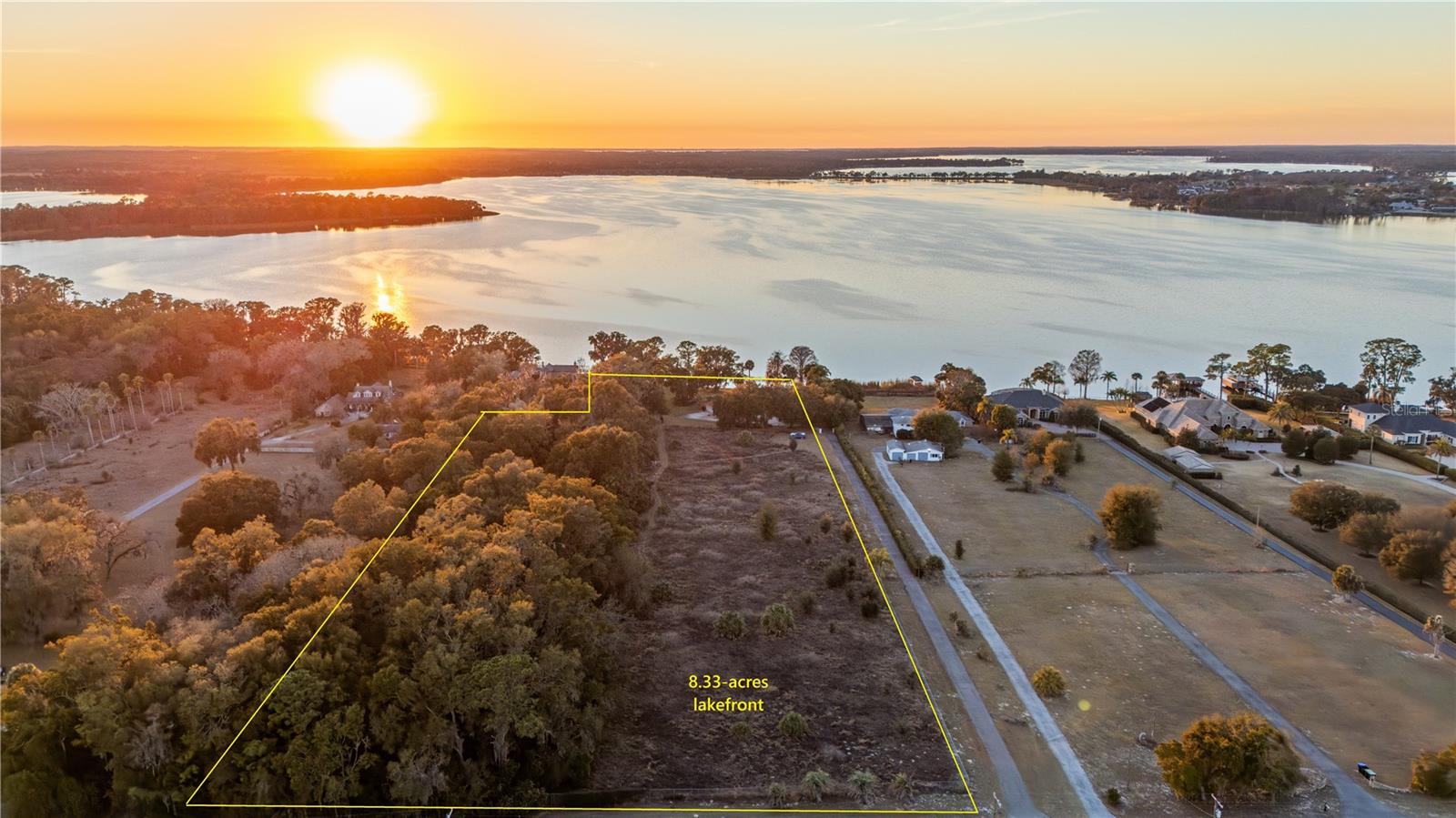 Listing photo id 9 for 6136 Dora Drive