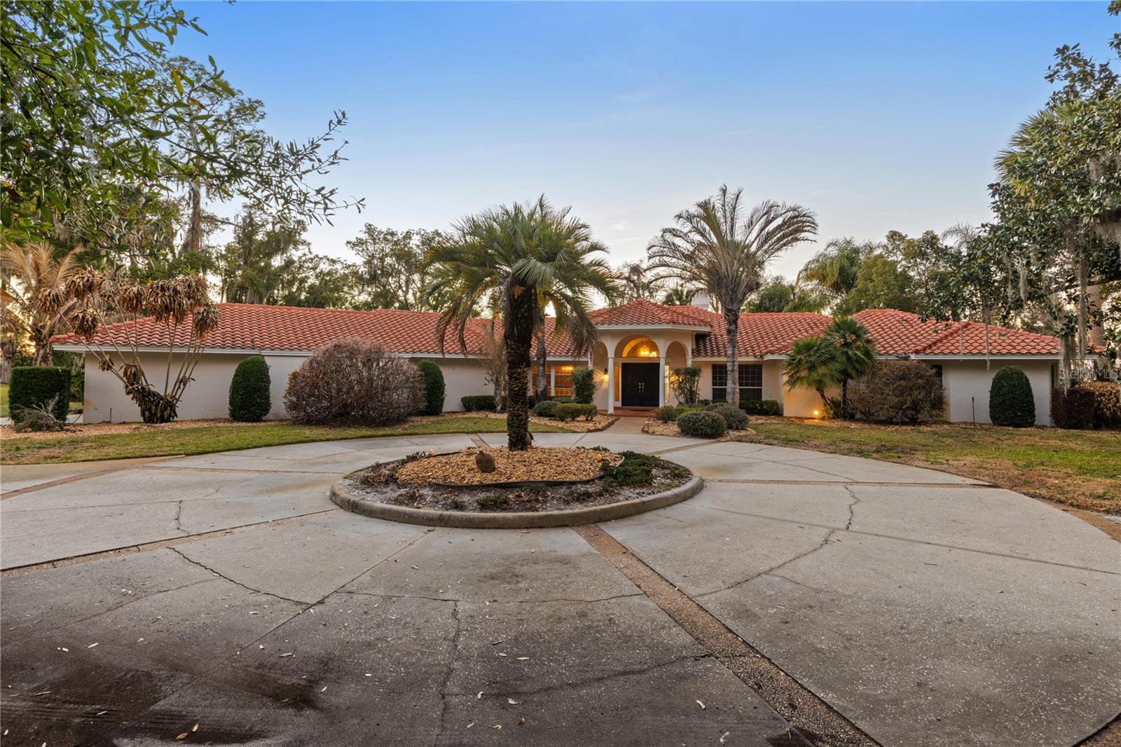 Listing photo id 14 for 6136 Dora Drive