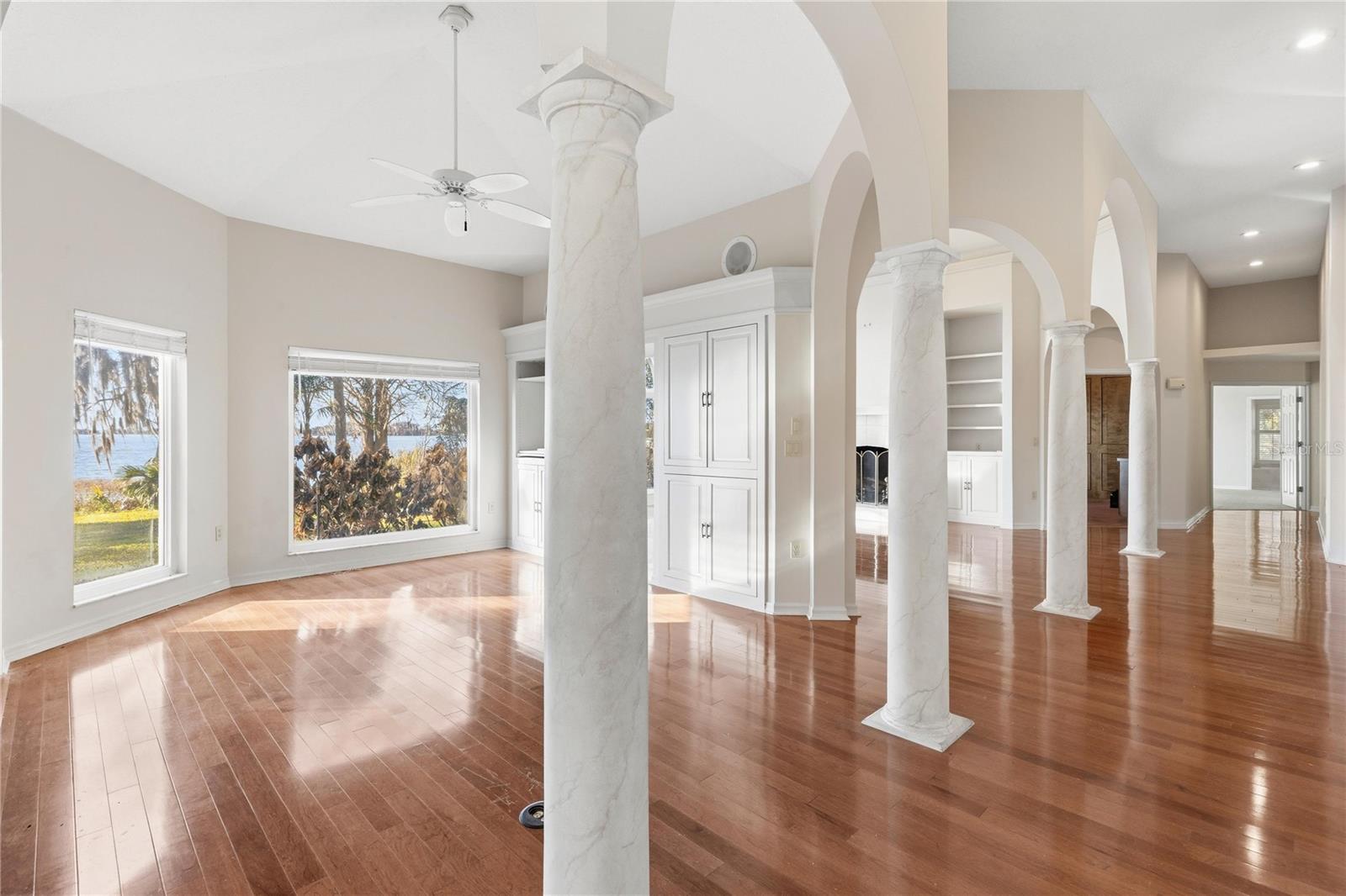 Listing photo id 18 for 6136 Dora Drive