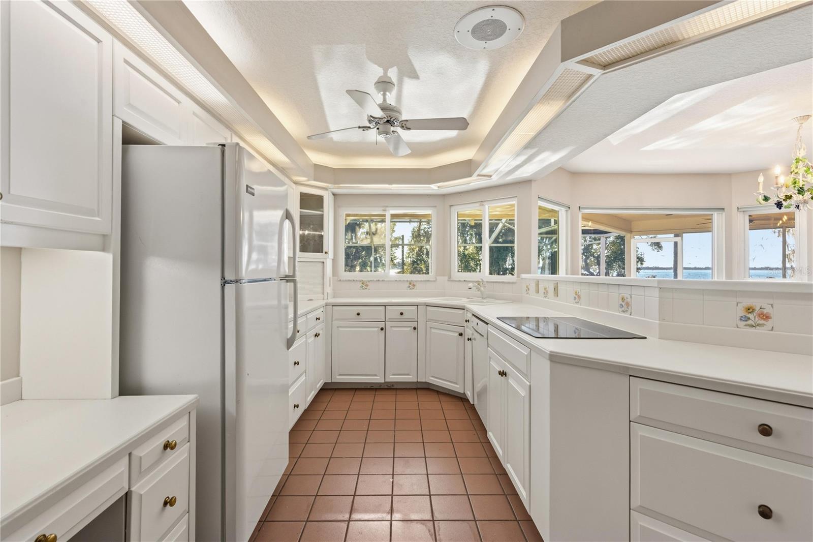 Listing photo id 20 for 6136 Dora Drive