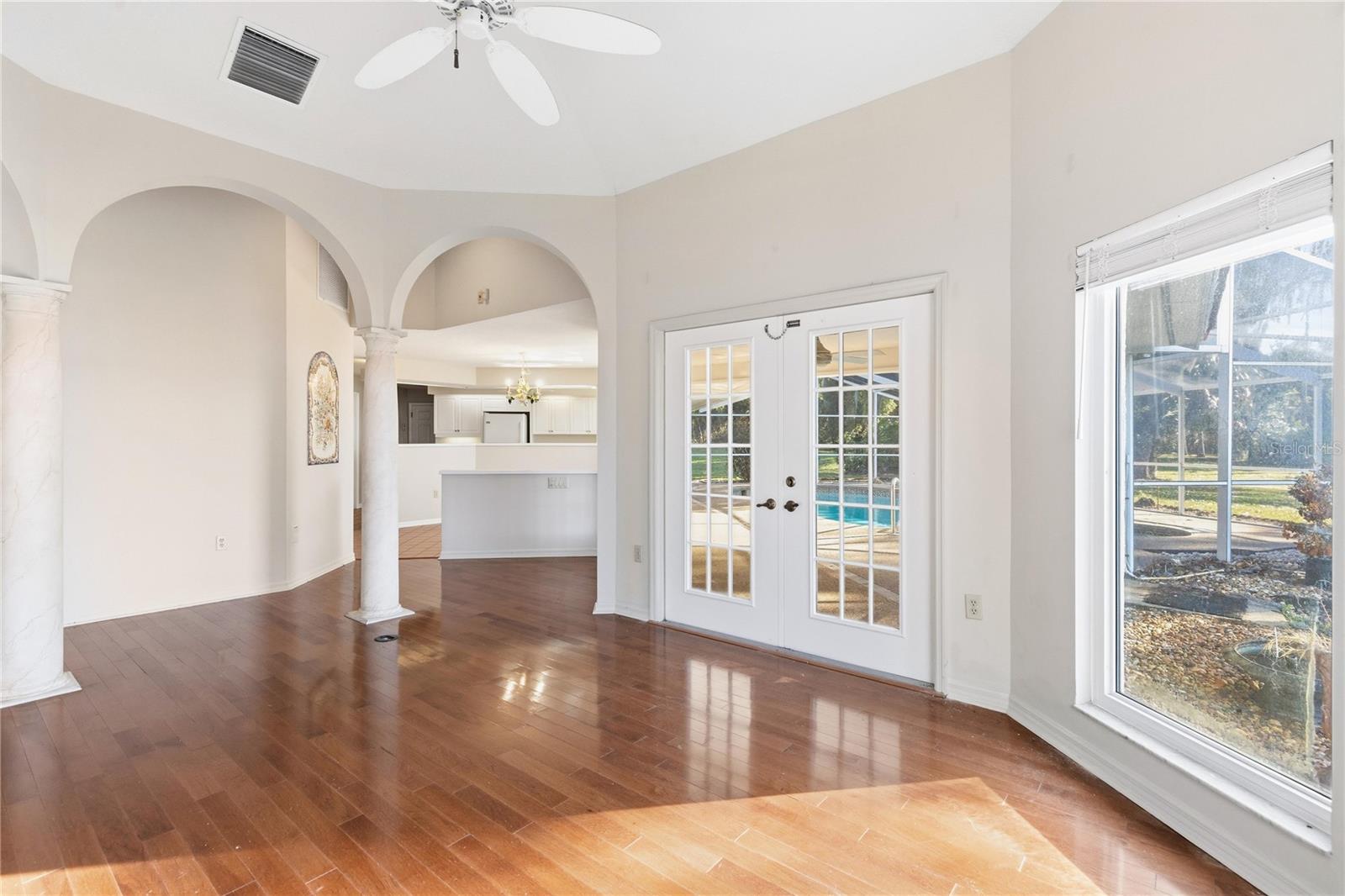 Listing photo id 22 for 6136 Dora Drive