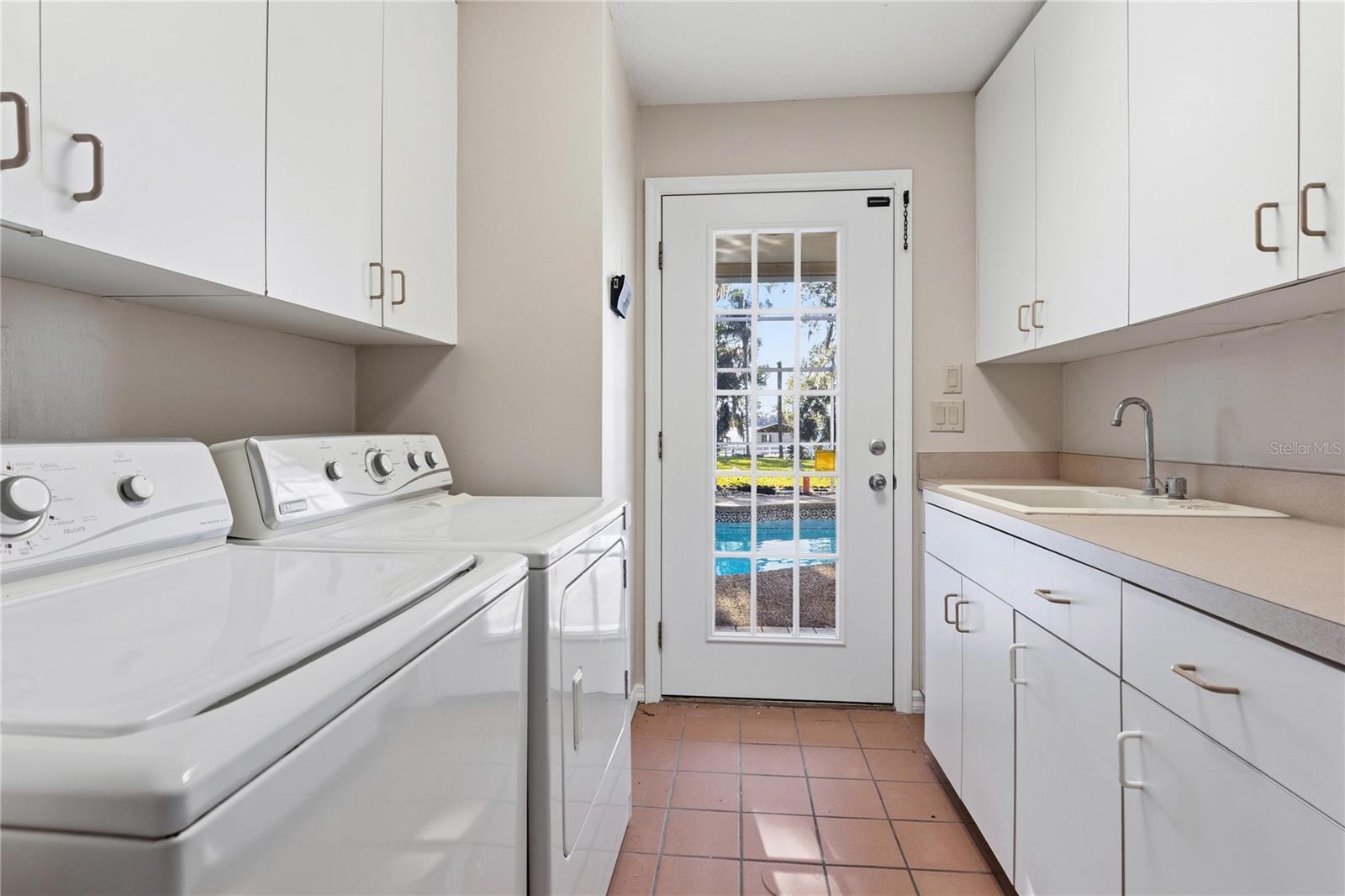 Listing photo id 30 for 6136 Dora Drive