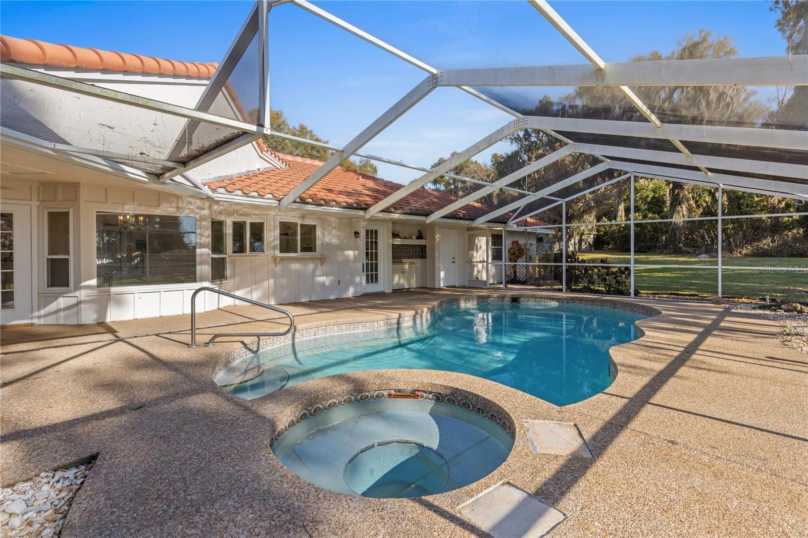 Listing photo id 31 for 6136 Dora Drive