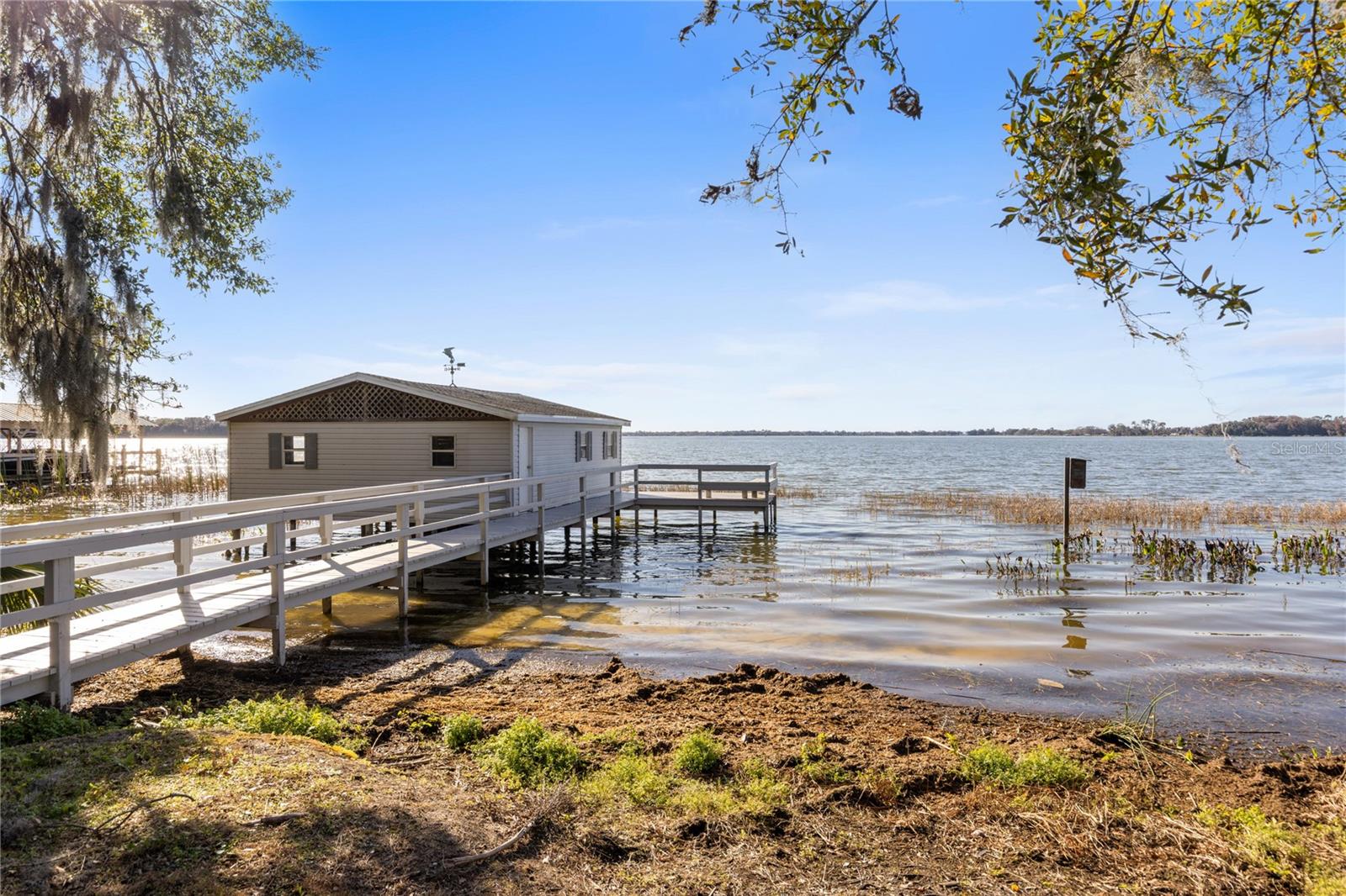 Listing photo id 34 for 6136 Dora Drive