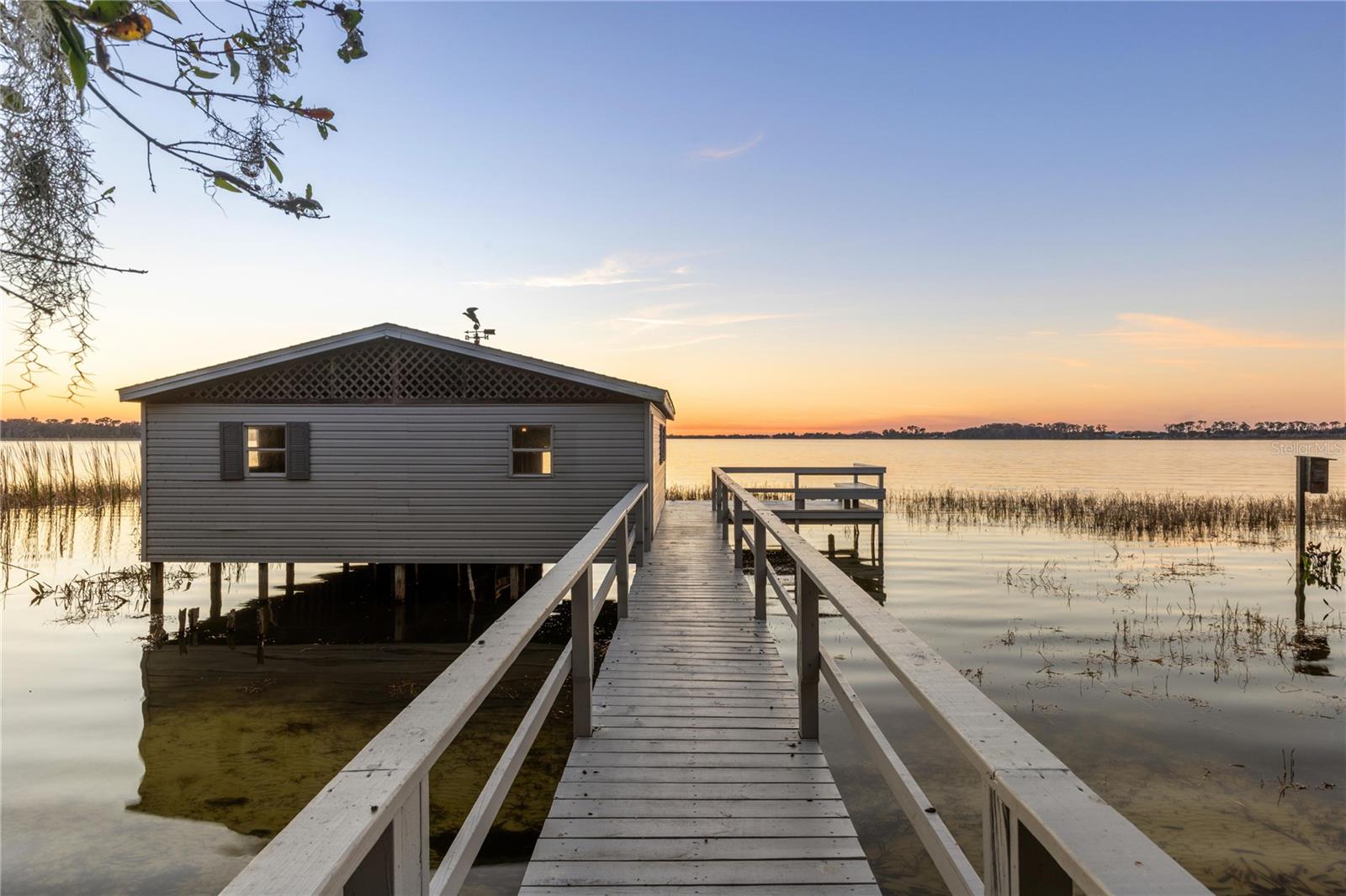 Listing photo id 5 for 6136 Dora Drive