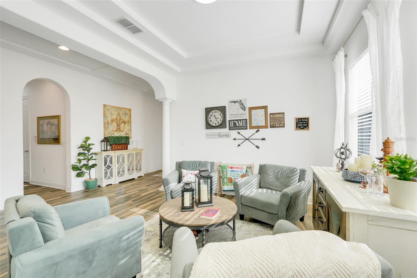 Image 7 of 47 For 4080 Longbow Drive