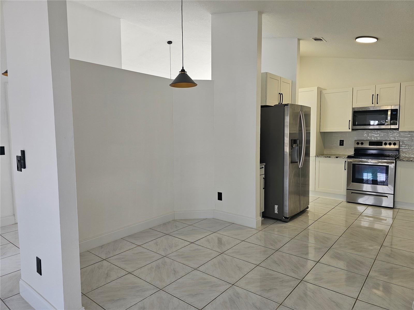 Listing photo id 9 for 826 Horseshoe Bay Drive