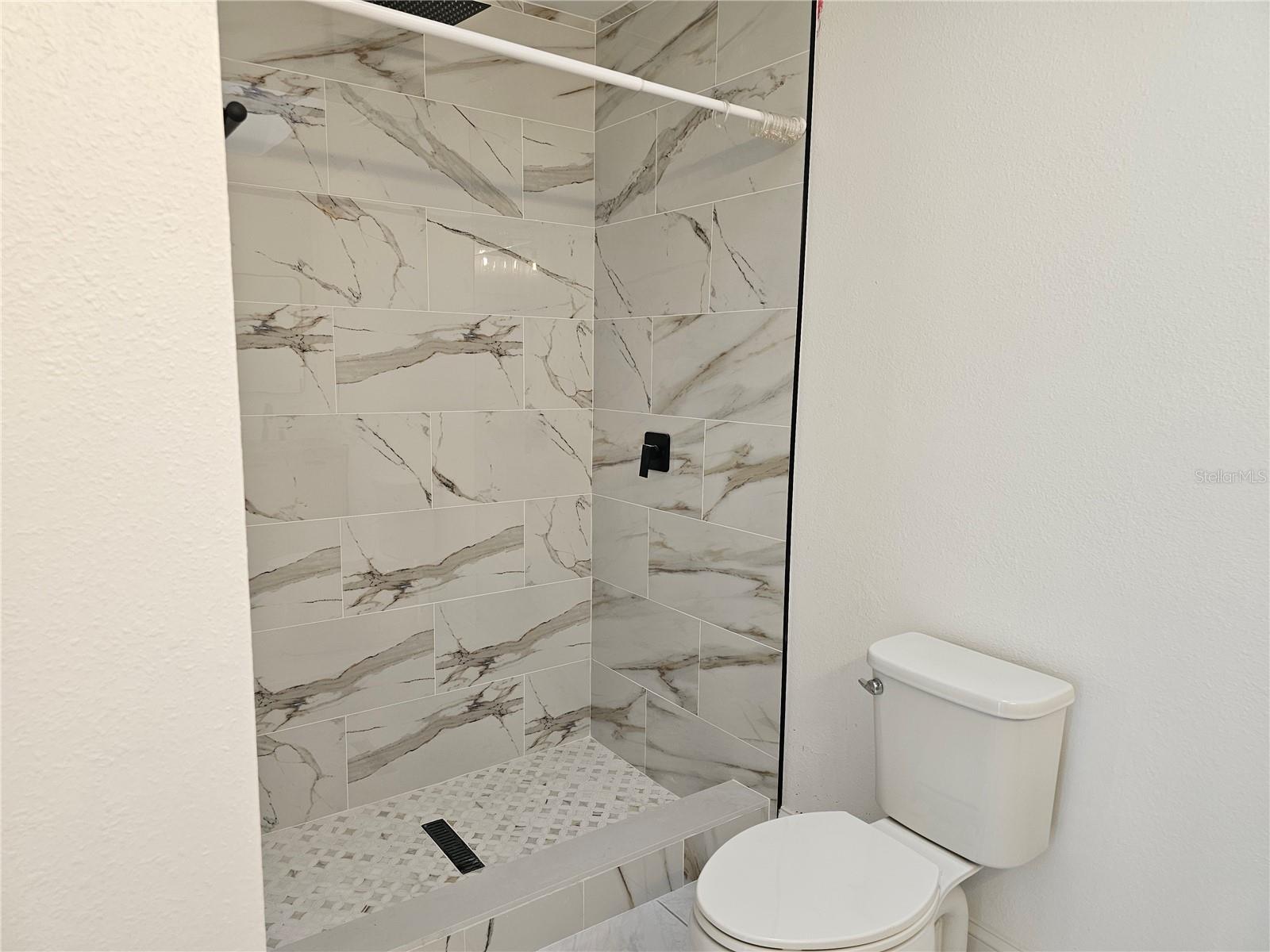 Listing photo id 15 for 826 Horseshoe Bay Drive