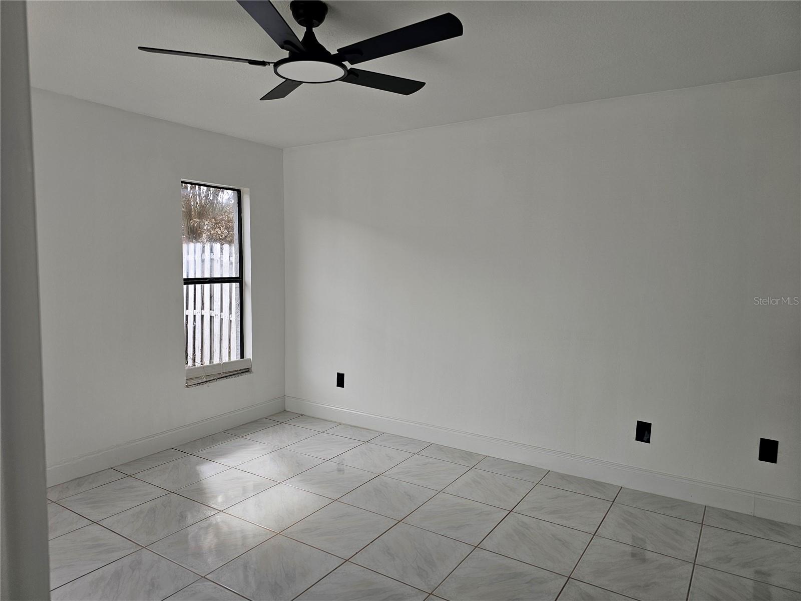 Listing photo id 2 for 826 Horseshoe Bay Drive