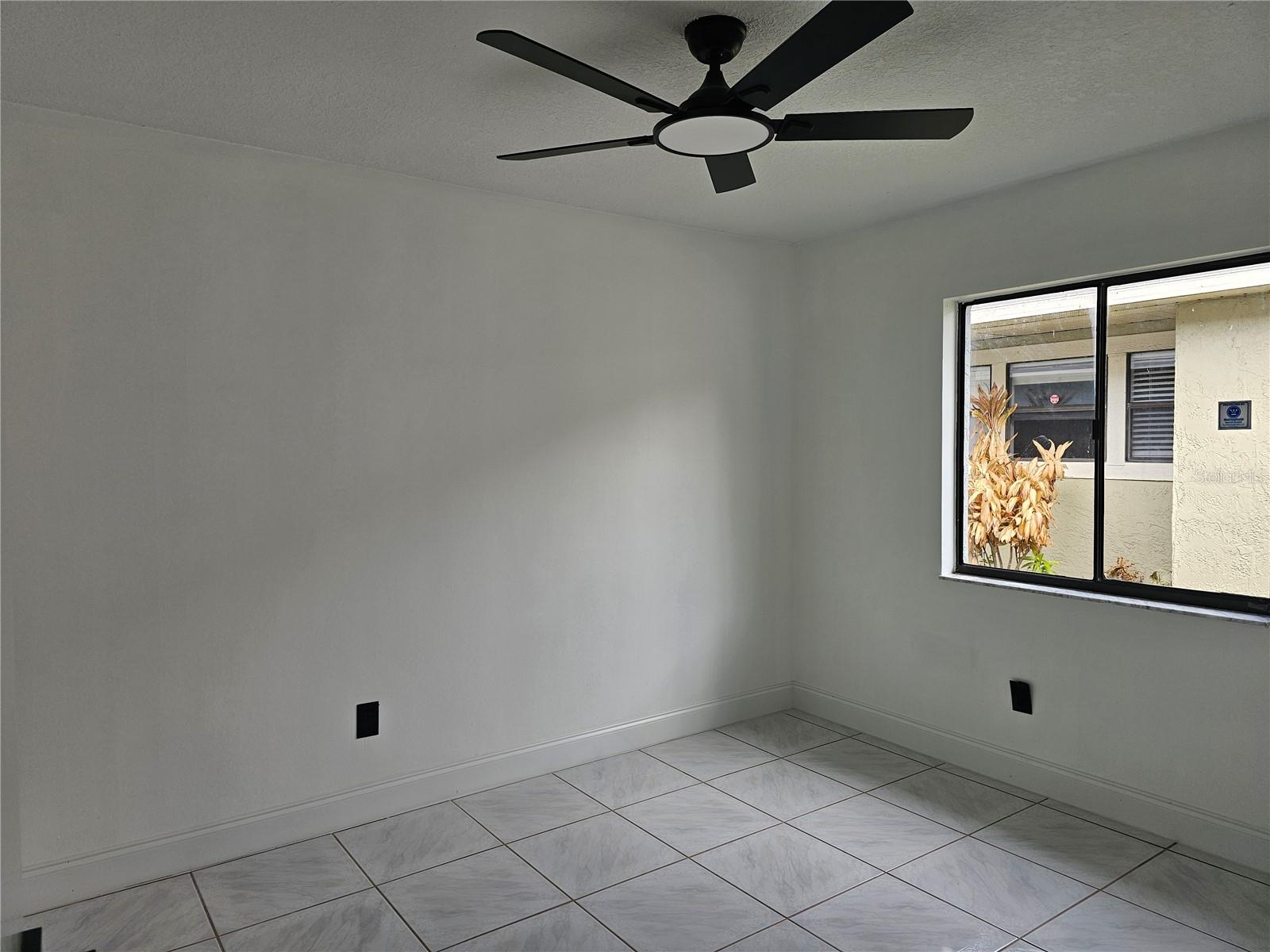 Listing photo id 3 for 826 Horseshoe Bay Drive